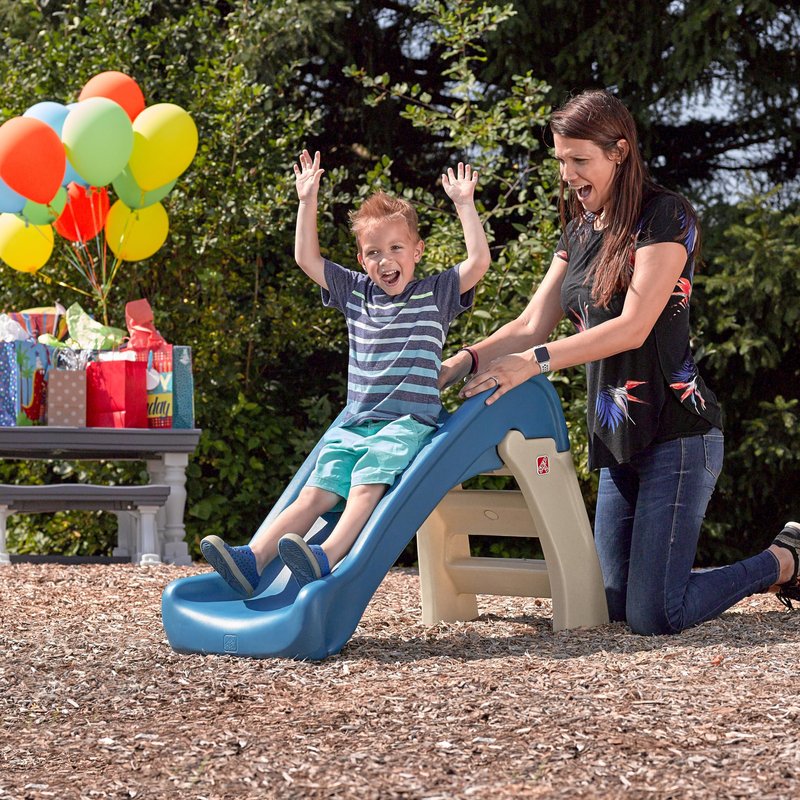 Step2 Play & Fold Junior Slide, Kids Indoor/Outdoor Play Slide, Backyard Playground Set, Easy Grip, Wide Ladder, Outside Jungle Gym, For Toddlers 1.5-4 Years Old