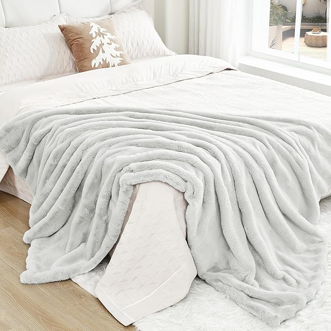 Touchat Luxury Faux Rabbit Fur Throw Blanket Twin Size for Couch,Super Heavy Warm Cozy Blanket for Sofa Bedroom Living Room,Ultra Soft Fluffy Reversible Plush Blanket for Home Decor Gifts,Grey