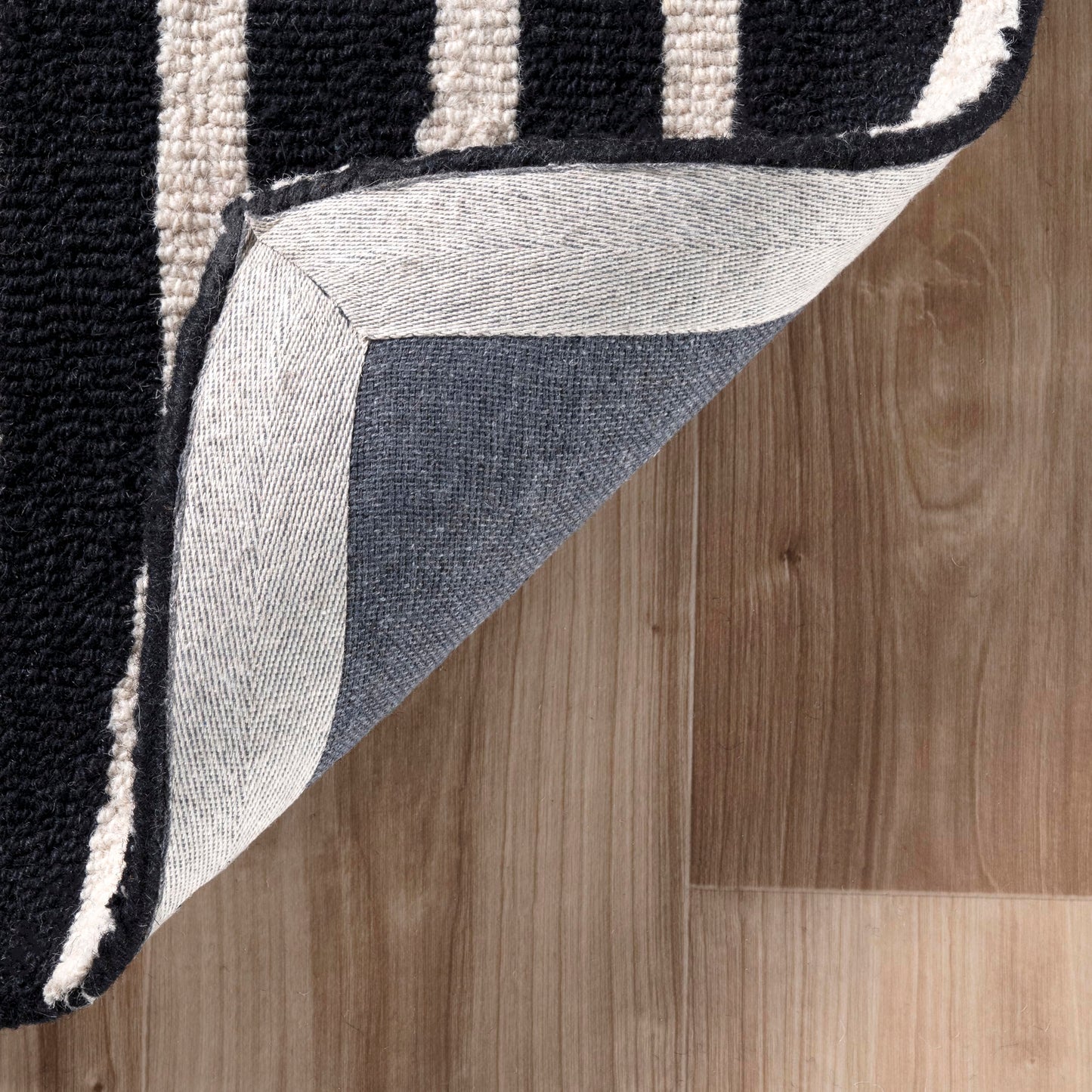 nuLOOM Hand Tufted Lemuel Accent Rug, 3x5, Black