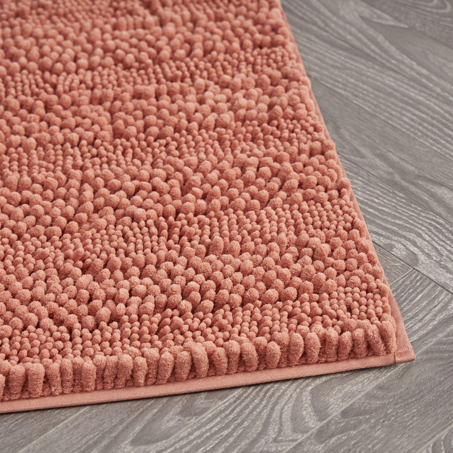 Laura Ashley – Astor Chenille Bath Mat | 100% Polyester | Premium Bathroom Décor | Machine Washable | TPR Backing | Measures 17” x 24” | Coral