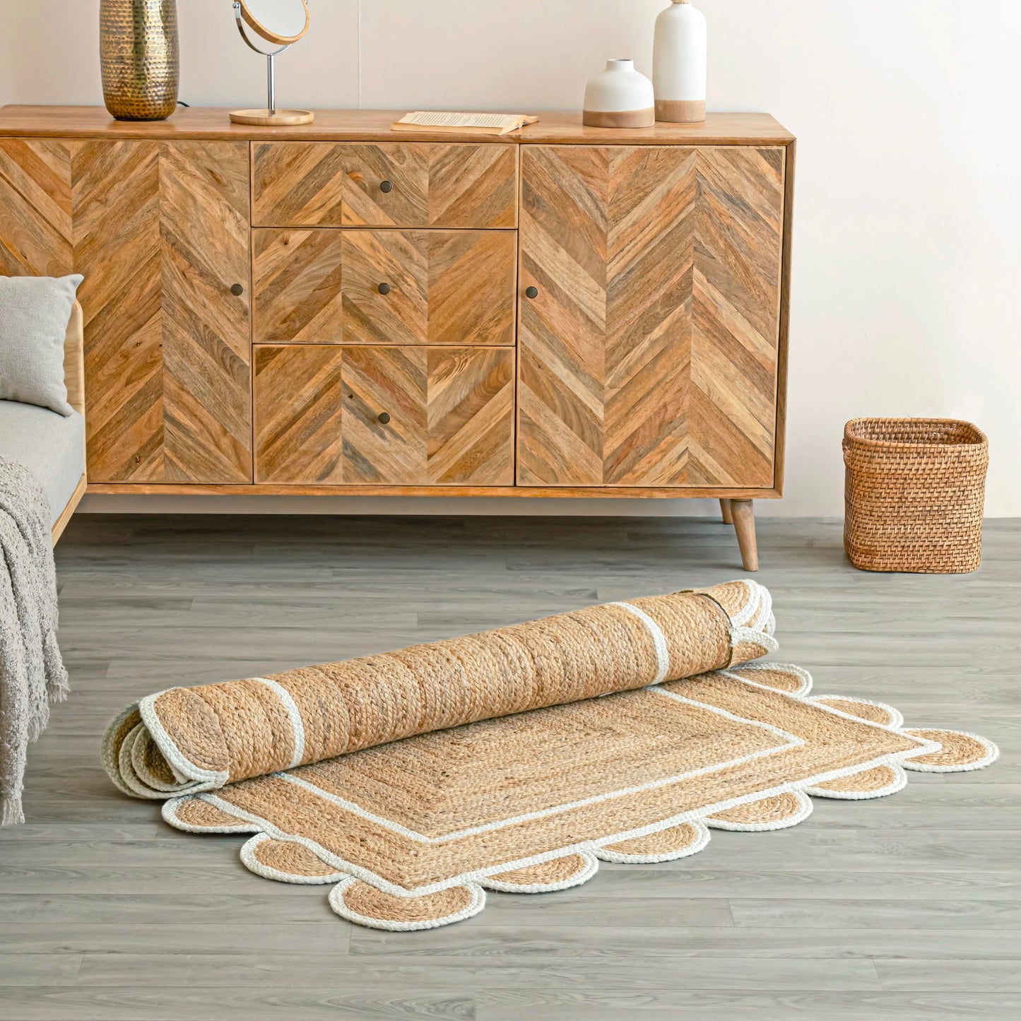 Weaving Village Scalloped Natural Jute Area Rug, Natural Base Off White Trim, 4x6