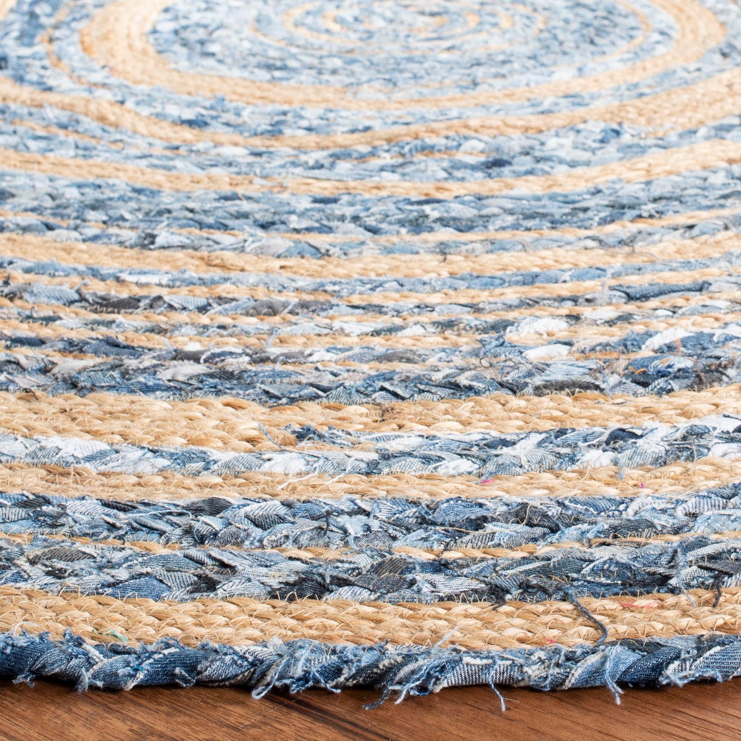 SAFAVIEH Cape Cod Collection Area Rug - 5' Round, Blue & Natural, Handmade Braided Jute & Cotton, Ideal for High Traffic Areas in Living Room, Bedroom (CAP209L)