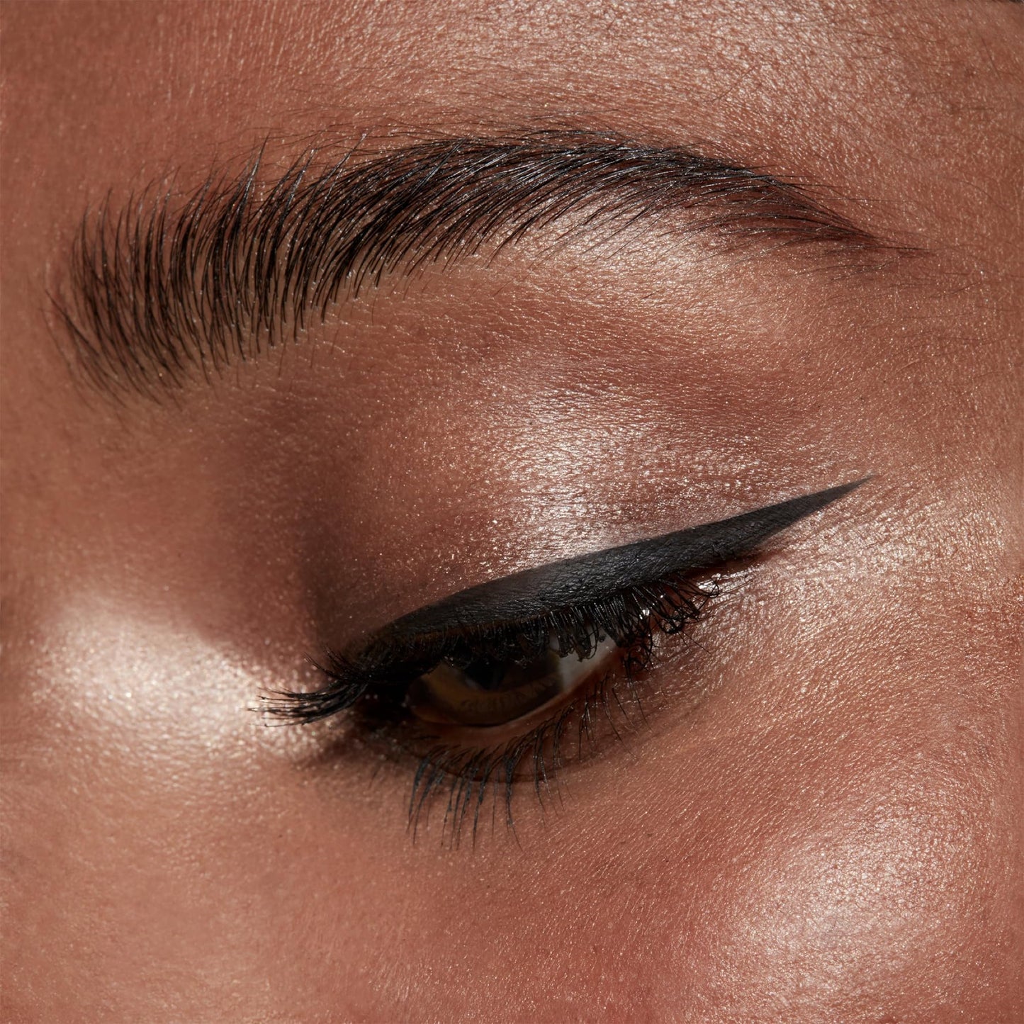Stila All Day Waterproof Liquid Eye Liner, Easy To Use Eyeliner Pen, Smudge and Transfer Proof, Liner Stays On All Day and Night, Goes On Smoothly Without Skipping, Smudging or Pulling