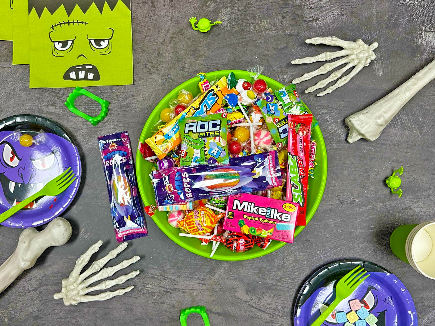 Bulk Candy Bag - 5 Pounds - Halloween Variety Pack Candy - Trick Or Treat Individually Wrapped Candies - Pinata Filler Treats