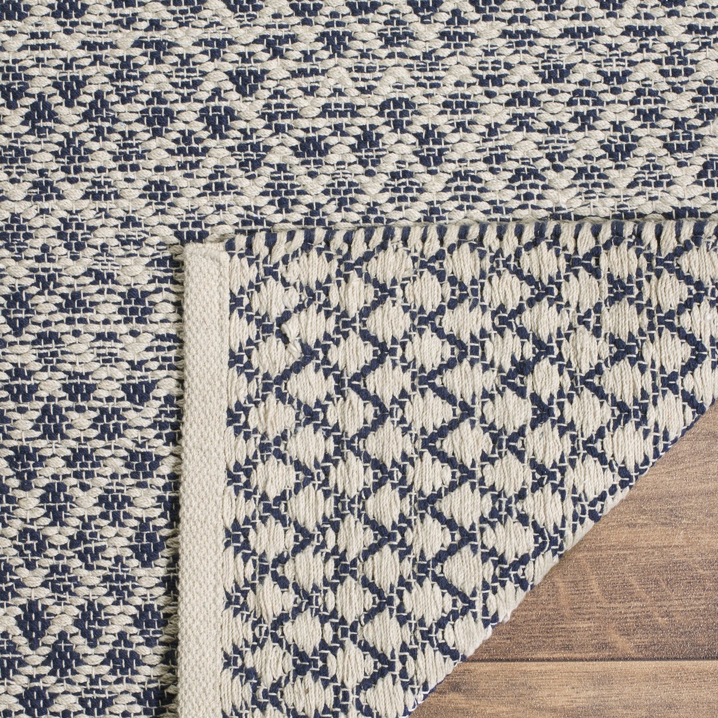 SAFAVIEH Area Rug 8x10 - Montauk Collection - Large - Navy & Ivory, Handmade Cotton, Ideal for Living Room, Bedroom, Office, Dining Space (MTK601C)