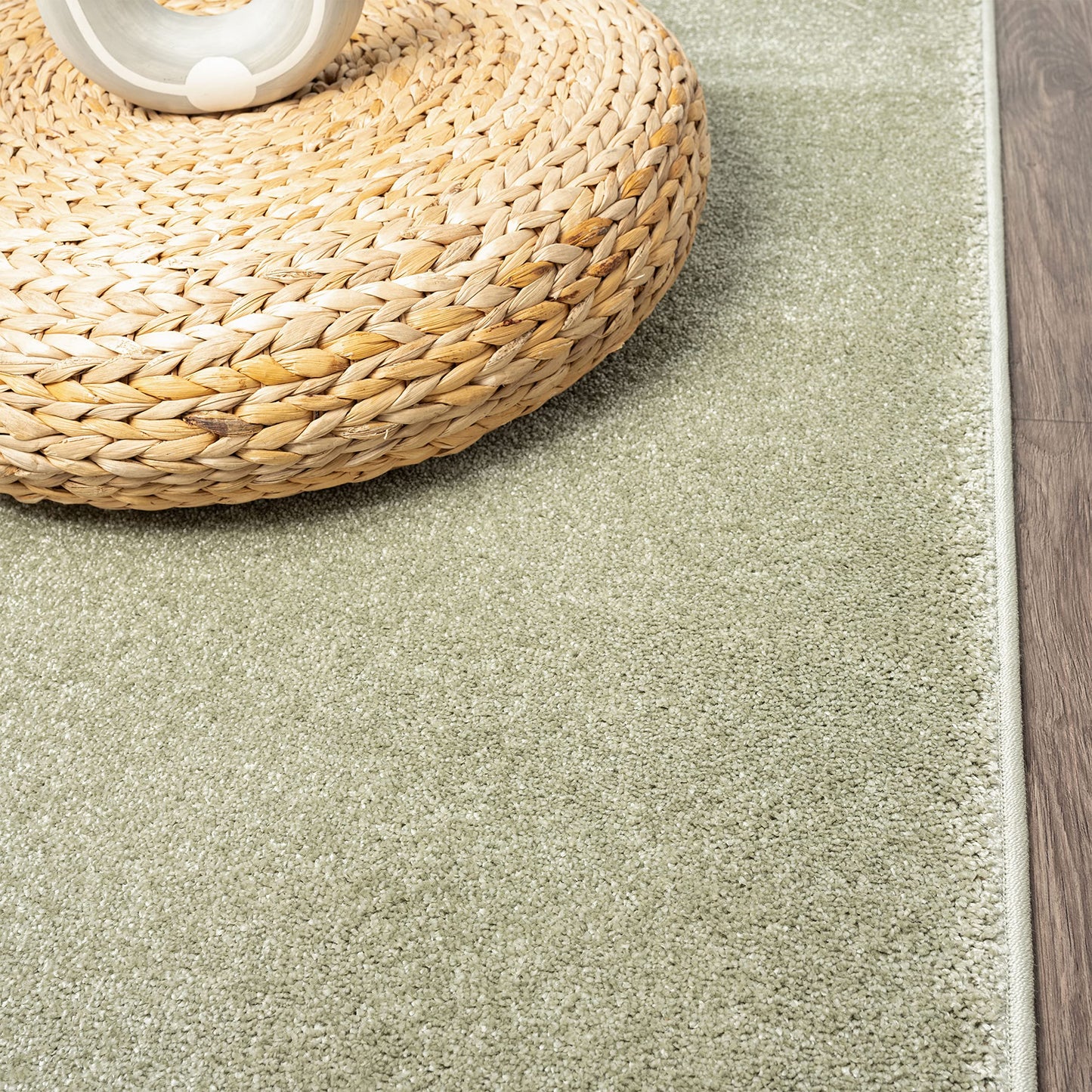 JONATHAN Y Haze Solid Low-Pile Green 6x6 Square Indoor Area Rug, Coastal,Bohemian,Minimalist,Classic, Easy-Cleaning for Living Room,Bedroom,Kitchen,Pet Friendly,Non-Shedding (SEU100O-6SQ)