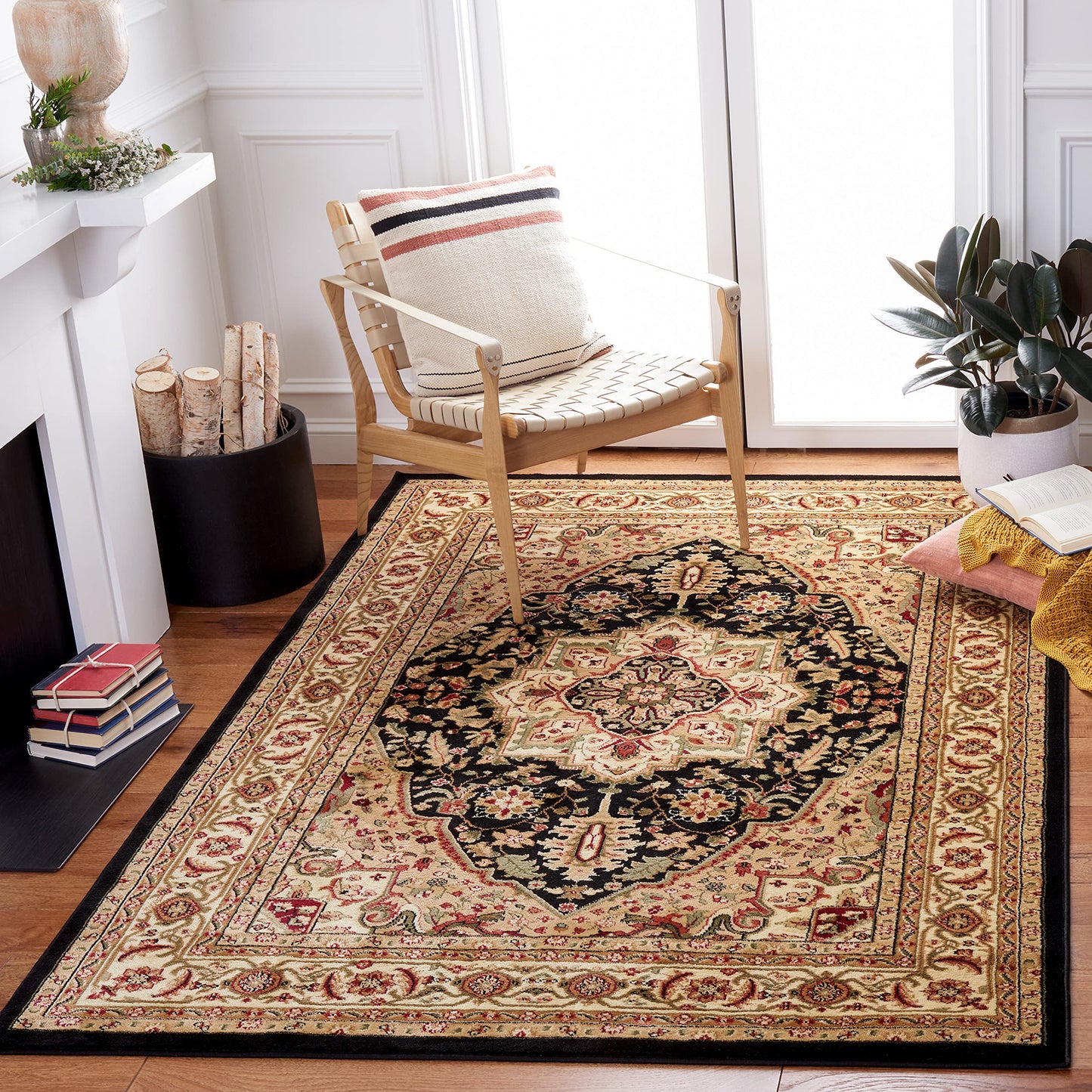 SAFAVIEH Lyndhurst Collection Area Rug - 6' x 9', Black & Beige, Traditional Oriental Design, Non-Shedding & Easy Care, Ideal for High Traffic Areas in Living Room, Bedroom (LNH330Z)