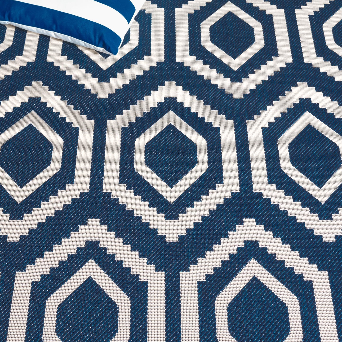 SAFAVIEH Courtyard Collection 5'3" x 7'7" Navy/Beige CY6902 Indoor/ Outdoor Splashproof Easy Scrubbing Patio Backyard Mudroom Area Rug