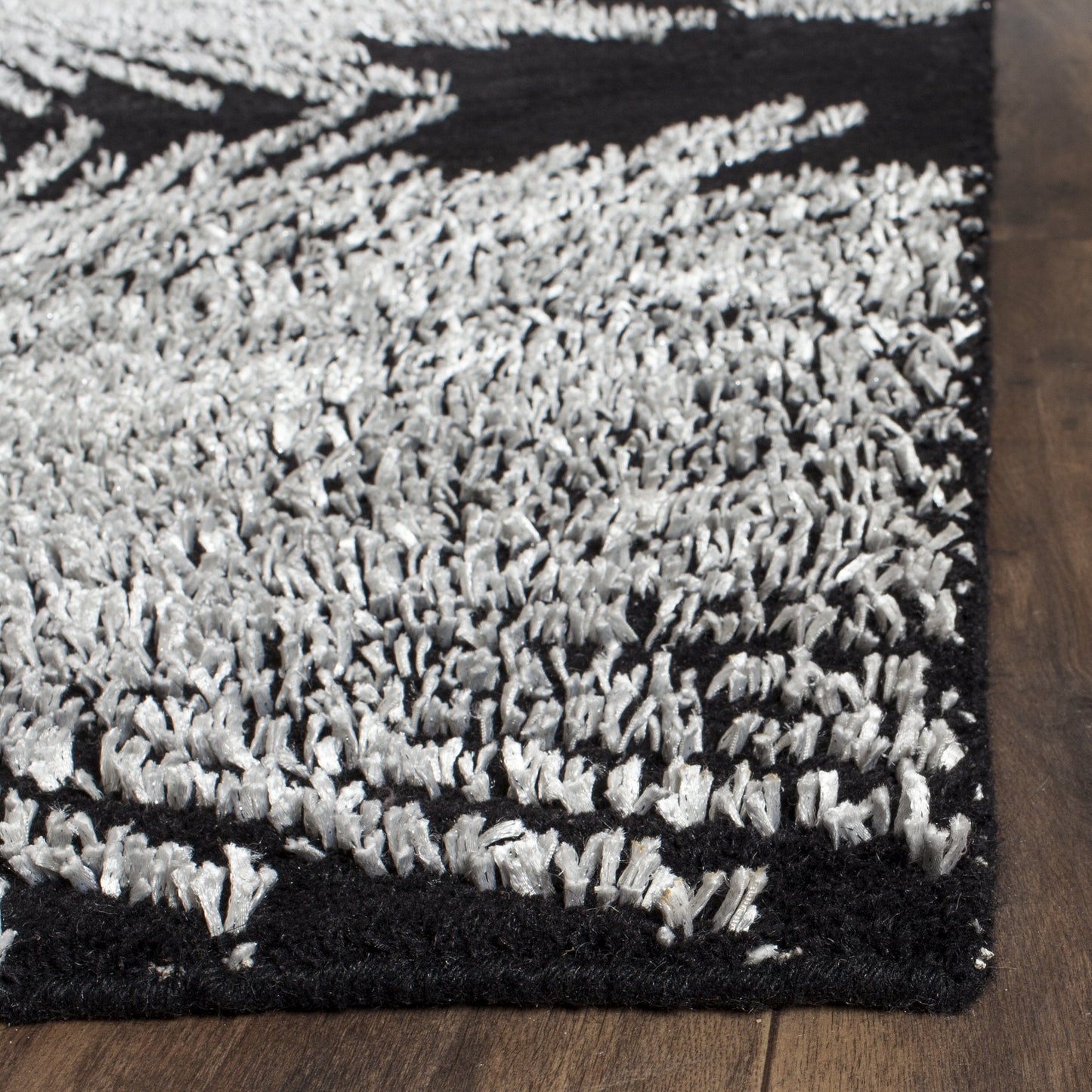 SAFAVIEH Soho Collection 2'6" x 8' Black / White SOH712D Handmade Starburst Premium Wool & Viscose Runner Rug