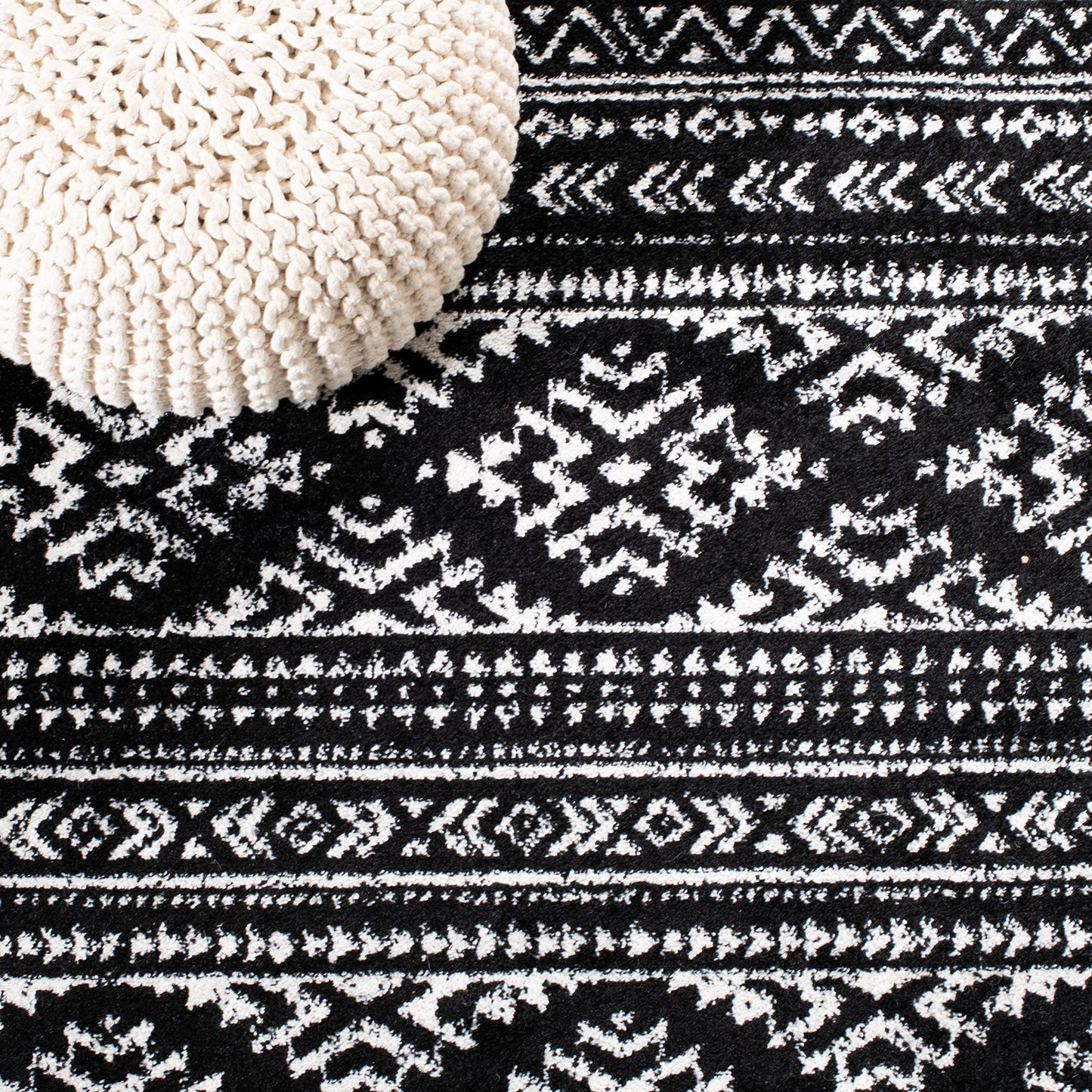 SAFAVIEH Tulum Collection Accent Rug - 2' x 3', Black & Ivory, Moroccan Boho Tribal Design, Non-Shedding & Easy to Clean, Ideal for Front Door, Kitchen, Entryway, Foyer (TUL272Z)