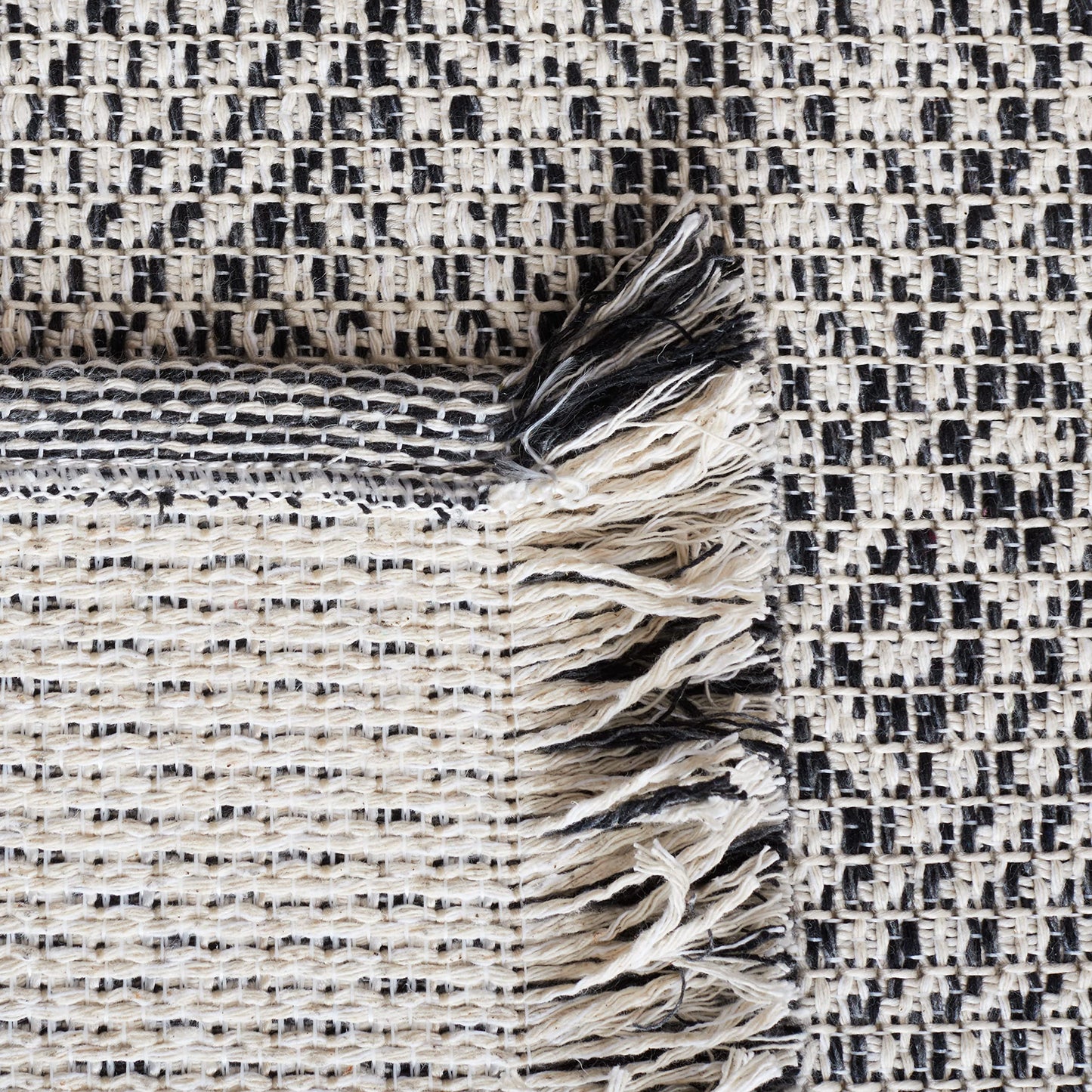 SAFAVIEH Area Rug 8x10 - Augustine Collection - Large - Ivory & Black, Cotton Boho Fringe Design, Easy Cleaning, Ideal for Living Room, Bedroom, Office, Dining Space (AGT502Z)