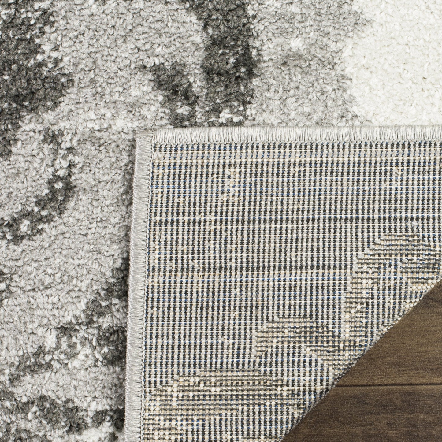 SAFAVIEH Adirondack Collection Area Rug - 6' x 9', Silver & Ivory, Floral Glam Damask Distressed Design, Non-Shedding & Easy Care, Ideal for High Traffic Areas in Living Room, Bedroom (ADR114B)