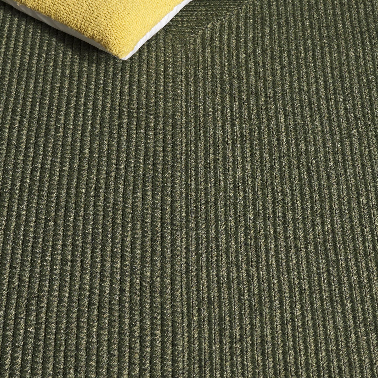 SAFAVIEH Washable Rug Outdoor Braided Collection - 4' Square, Green, Handmade & Reversible, Non-Shedding & Easy to Clean, Ideal for Patio, Backyard, Mudroom (BRD315A)