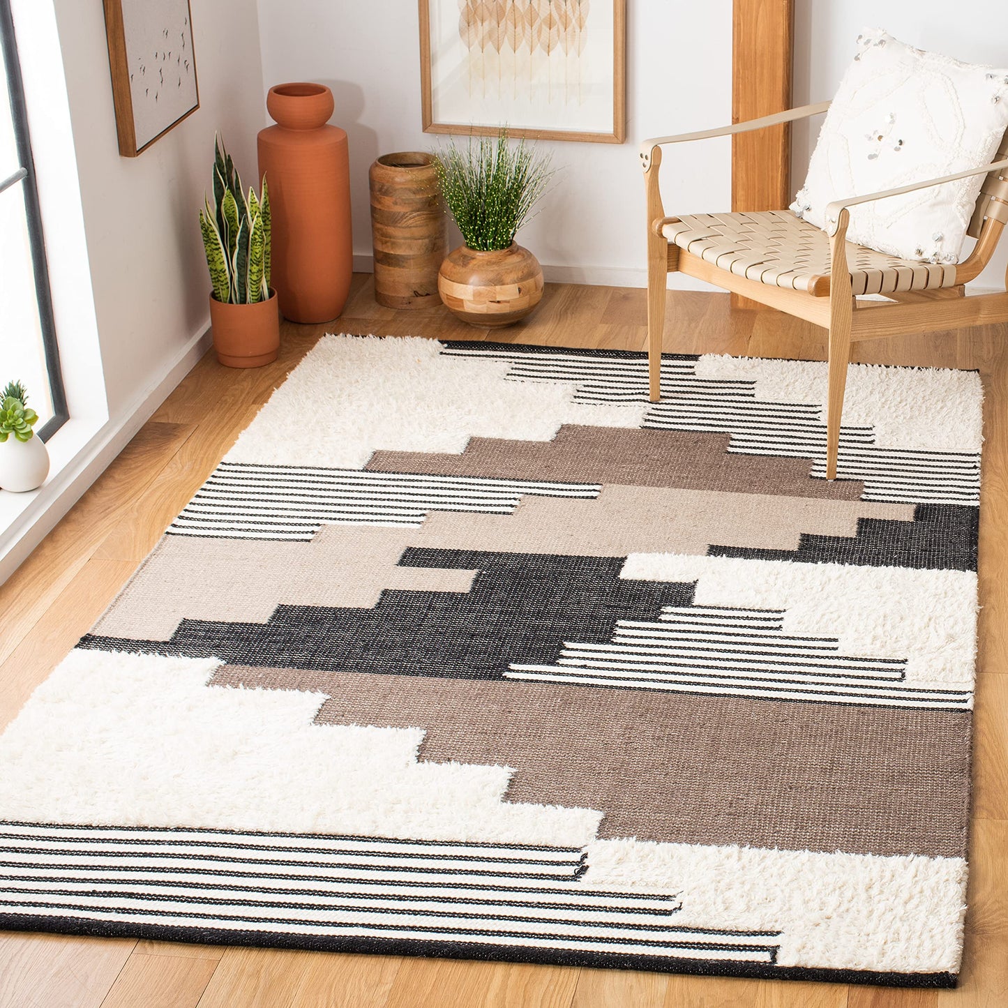 SAFAVIEH Kenya Collection Accent Rug - 4' x 6', Black & Ivory, Handmade Southwestern Wool, Ideal for High Traffic Areas in Entryway, Living Room, Bedroom (KNY278Z)