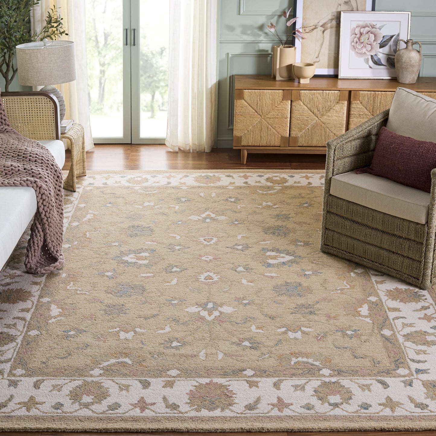 SAFAVIEH Area Rug 8x10 - Heritage Collection - Large - Beige & Ivory, Handmade Wool, Ideal for Living Room, Bedroom, Dining Space (HG125B)