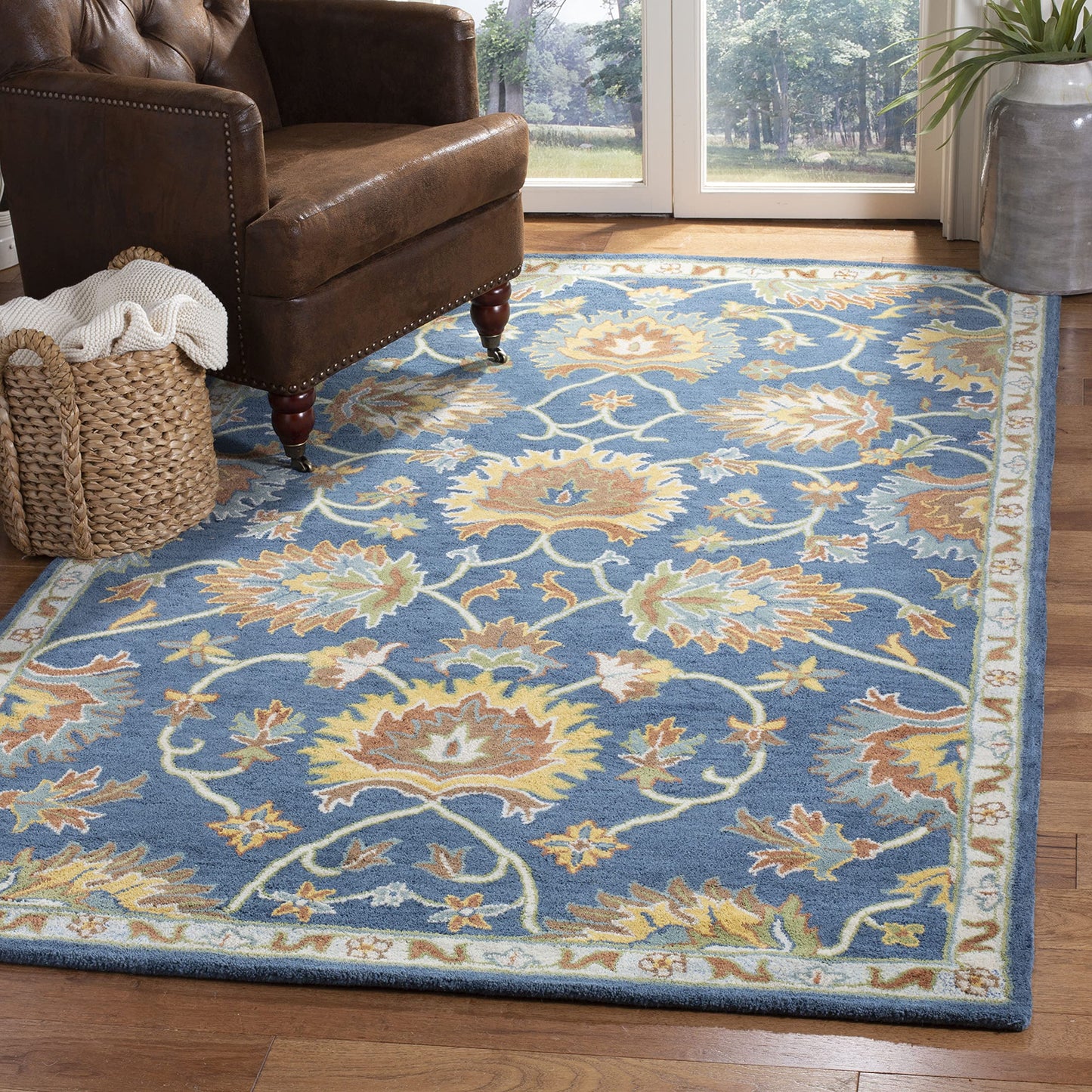 SAFAVIEH Heritage Collection Area Rug - 6' x 9', Navy, Handmade Traditional Oriental Wool, Ideal for High Traffic Areas in Living Room, Bedroom (HG654A)