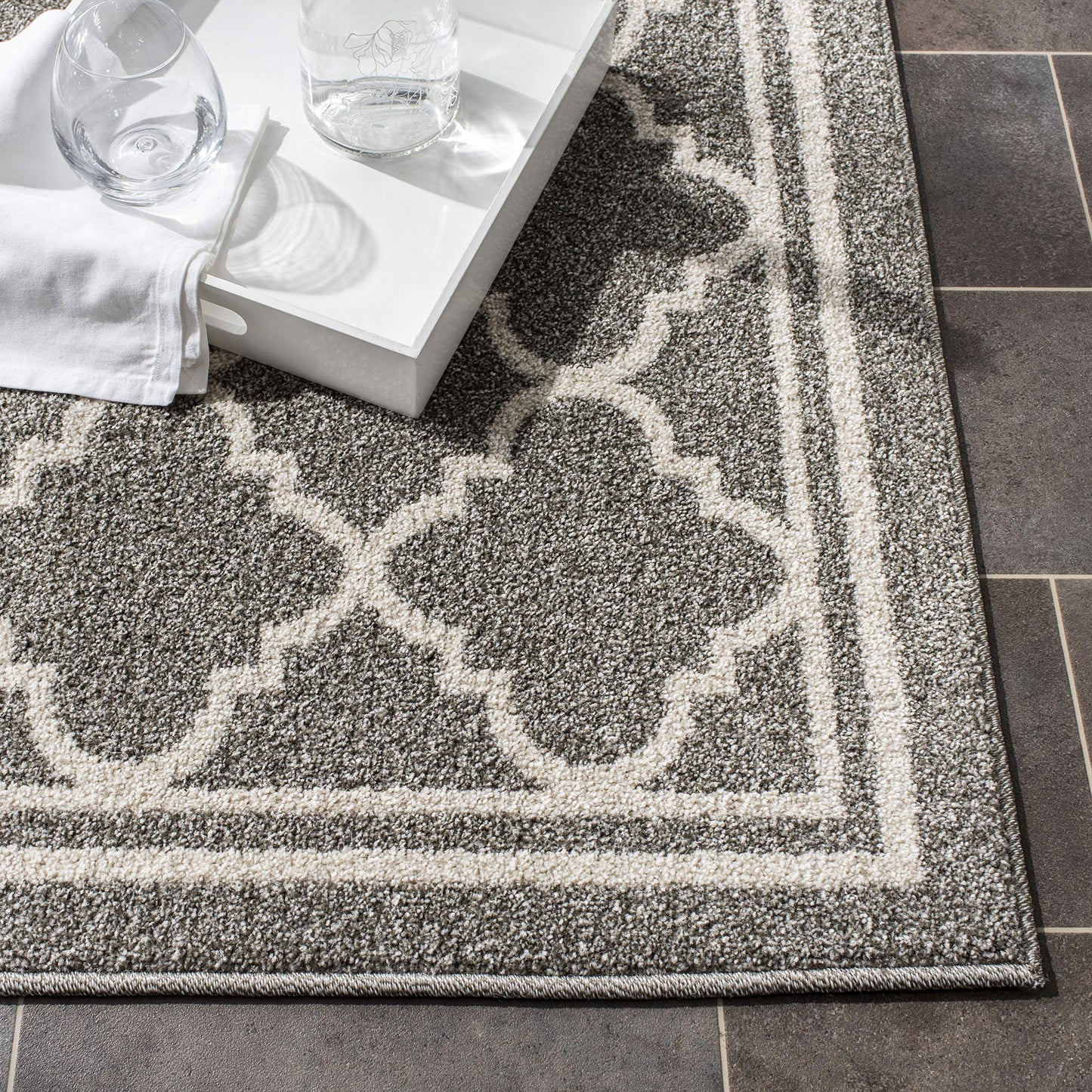 SAFAVIEH Amherst Collection Accent Rug - 4' x 6', Dark Grey & Beige, Moroccan Trellis Design, Non-Shedding & Easy Care, Ideal for High Traffic Areas in Entryway, Living Room, Bedroom (AMT422R)