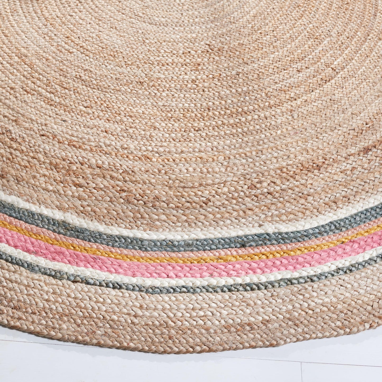 SAFAVIEH Natural Fiber Round Collection 4' Round Fuchsia / Beige NF806R Handmade Boho Charm Braided Jute Area Rug