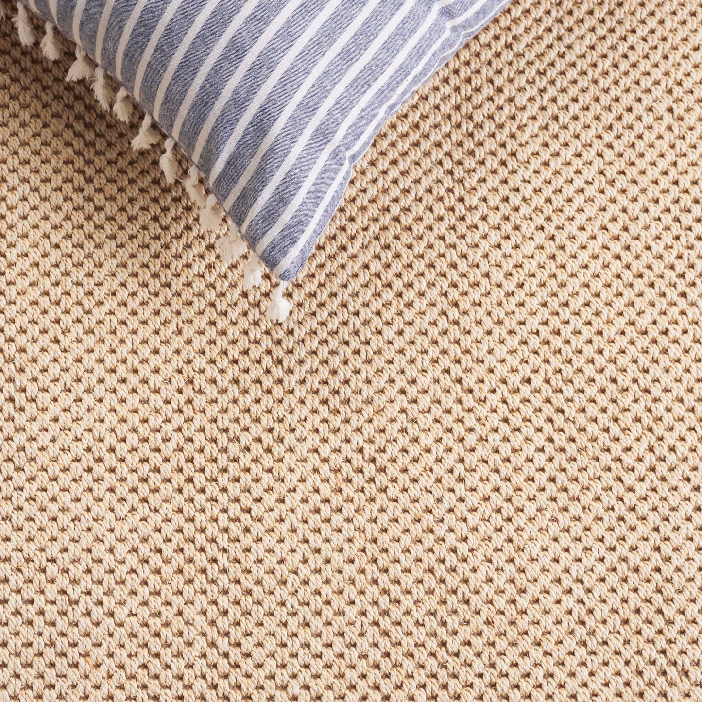 SAFAVIEH Area Rug 6x8 Oval - Natural Fiber Collection - Maize & Linen Color, Sisal, Woven Design with Border (NF141B)