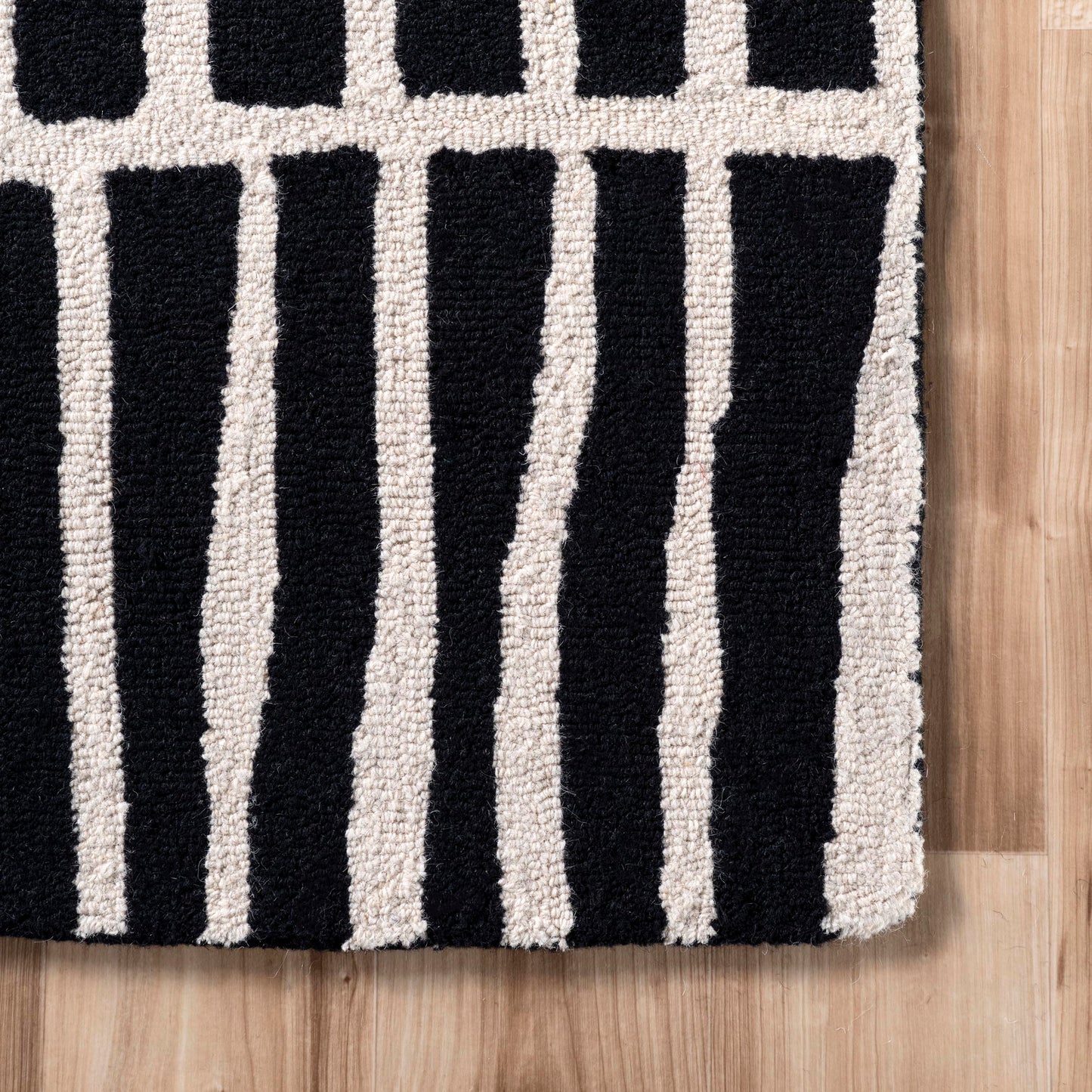 nuLOOM Hand Tufted Lemuel Accent Rug, 3x5, Black