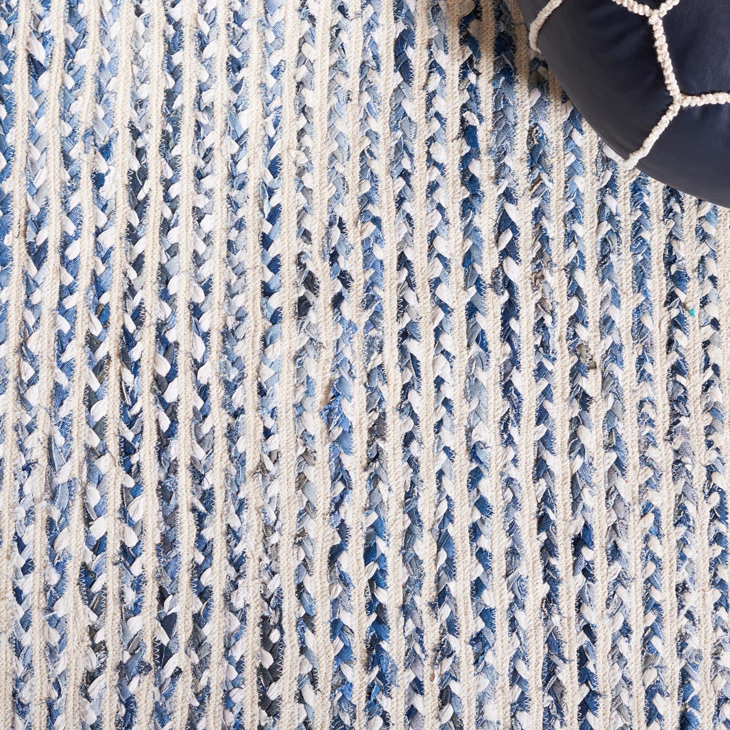 SAFAVIEH Braided Collection Area Rug - 6' x 9', Blue & Ivory, Handmade Farmhouse Cotton, Ideal for High Traffic Areas in Living Room, Bedroom (BRD260M)