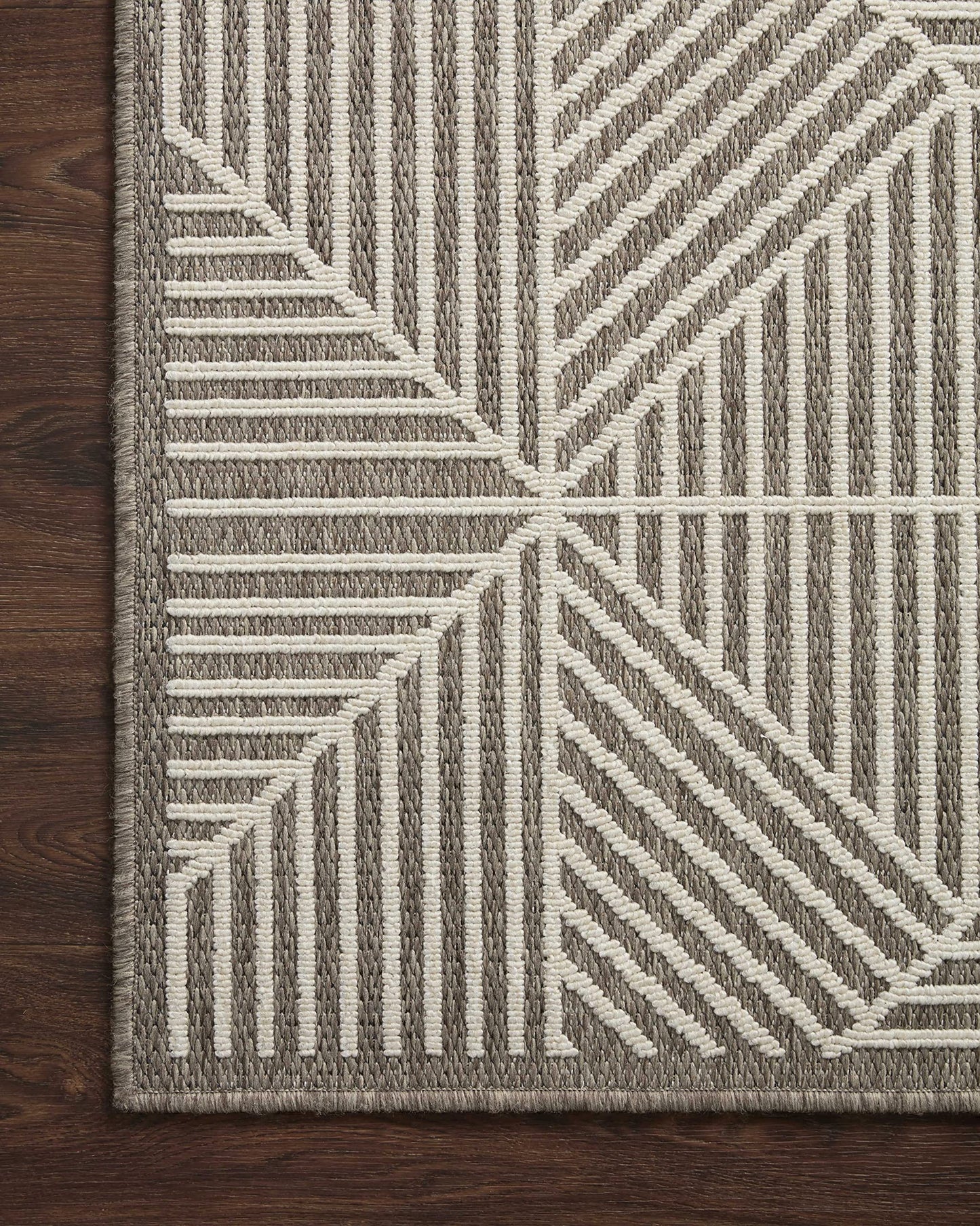 Loloi II Rainier Collection RAI-03 Beige/Ivory, Indoor/Outdoor 7'-10" x 10'-10" Area Rug