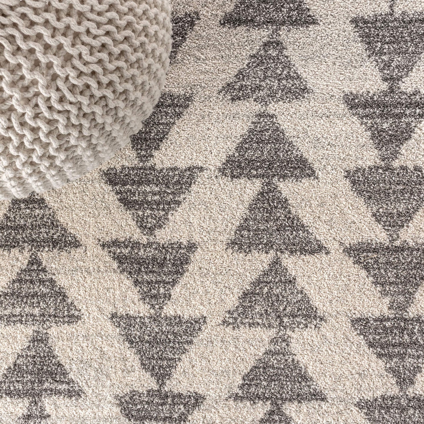 JONATHAN Y Aisha Moroccan Triangle Geometric Cream/Gray Indoor Area Rug, 8x10, Contemporary, Modern, Easy-Cleaning for Living Room, Bedroom, Kitchen, Pet Friendly, Non-Shedding (MOH206B-8)