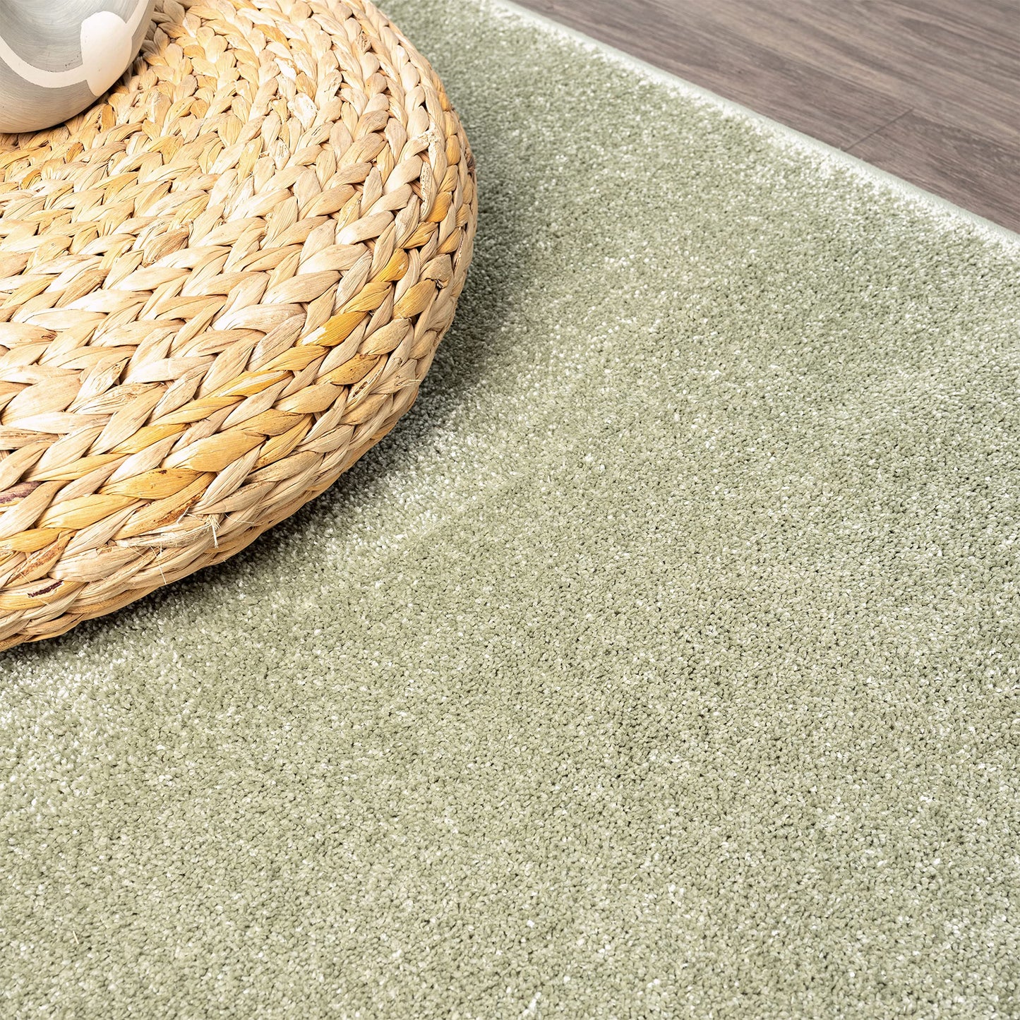 JONATHAN Y Haze Solid Low-Pile Green 6x6 Square Indoor Area Rug, Coastal,Bohemian,Minimalist,Classic, Easy-Cleaning for Living Room,Bedroom,Kitchen,Pet Friendly,Non-Shedding (SEU100O-6SQ)