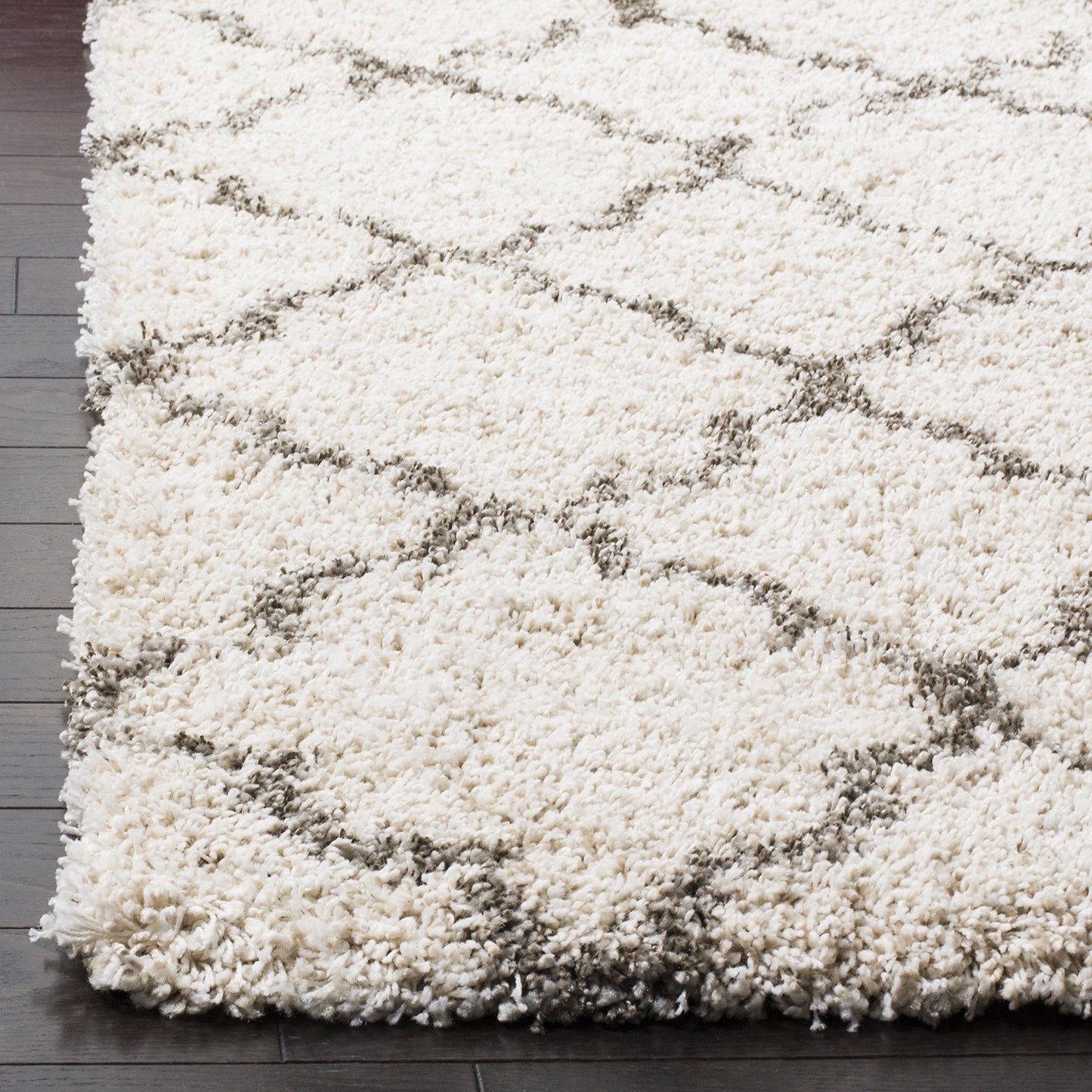 SAFAVIEH Hudson Shag Collection Area Rug - 6' x 9', Ivory & Grey, Moroccan Trellis Design, Non-Shedding & Easy Care, 2-inch Thick Ideal for High Traffic Areas in Living Room, Bedroom (SGH282A)