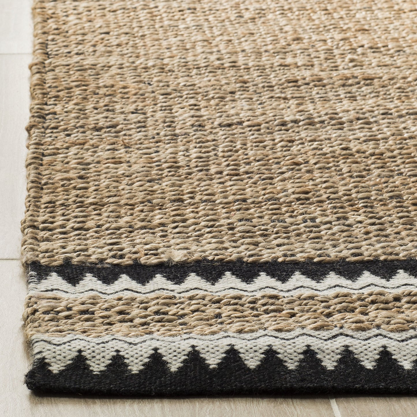 SAFAVIEH Natural Fiber Collection Accent Rug - 3' x 5', Natural & Black, Handmade Farmhouse Boho Coastal Rustic Jute, Ideal for High Traffic Areas in Entryway, Living Room, Bedroom (NF874B)