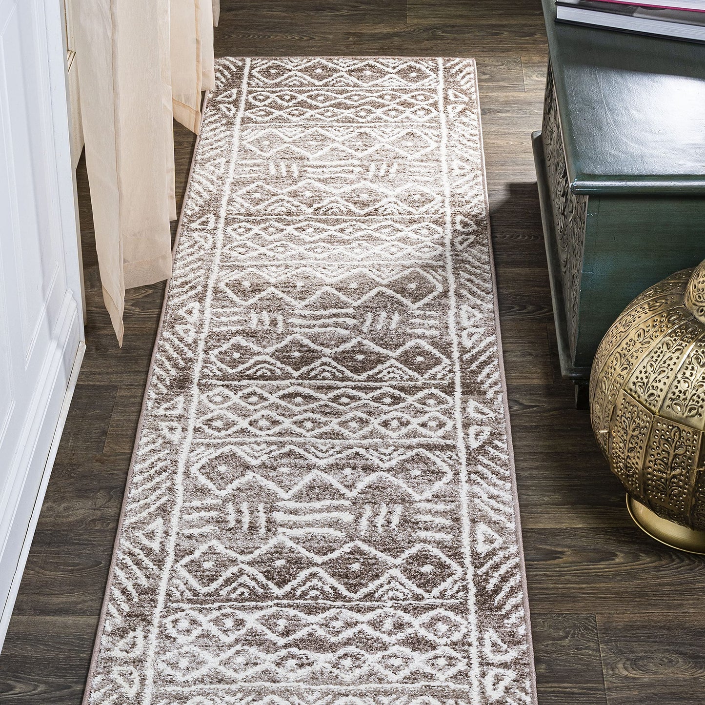JONATHAN Y Amanar Tribal Geometric Brown/Ivory Runner Rug, 2x8, Bohemian, Vintage, Easy-Cleaning for Living Room, Bedroom, Kitchen, Pet Friendly, Non-Shedding (MOH503A-28)