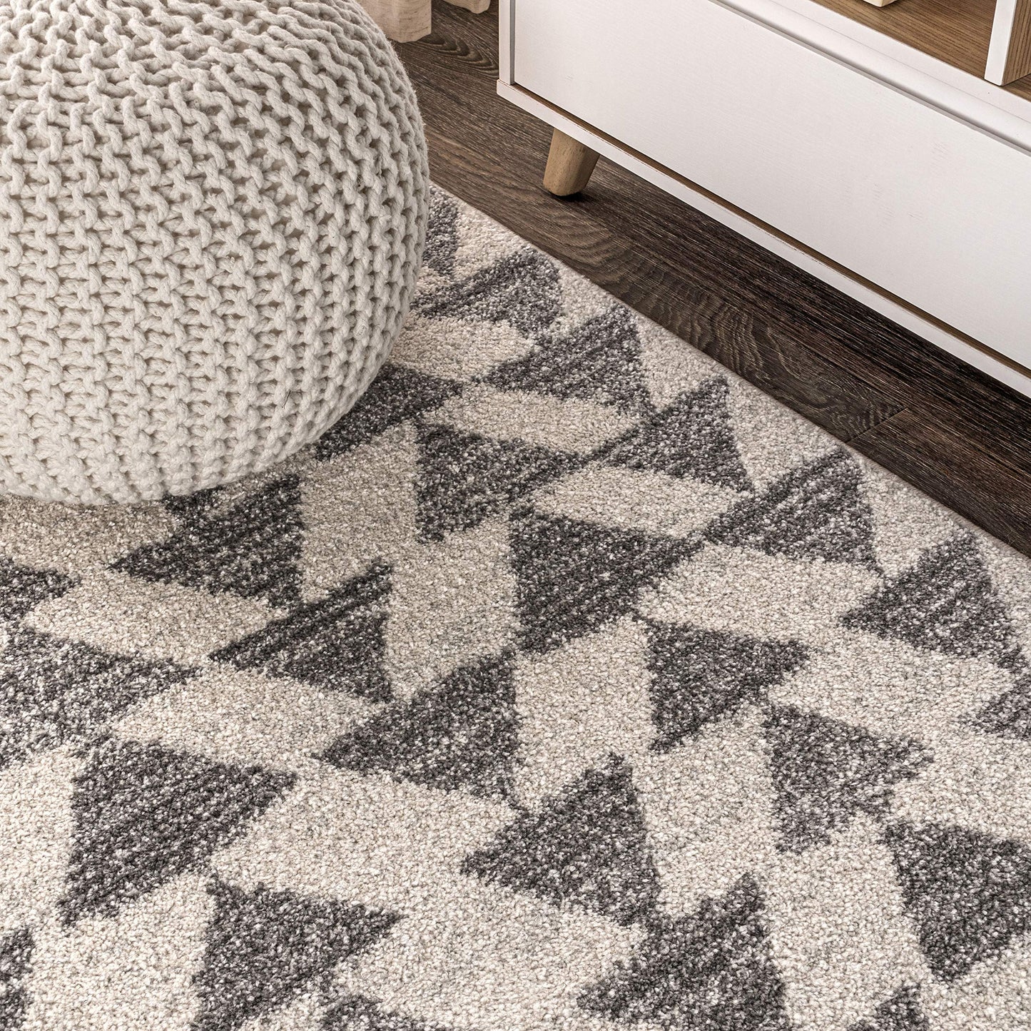 JONATHAN Y Aisha Moroccan Triangle Geometric Cream/Gray Indoor Area Rug, 8x10, Contemporary, Modern, Easy-Cleaning for Living Room, Bedroom, Kitchen, Pet Friendly, Non-Shedding (MOH206B-8)