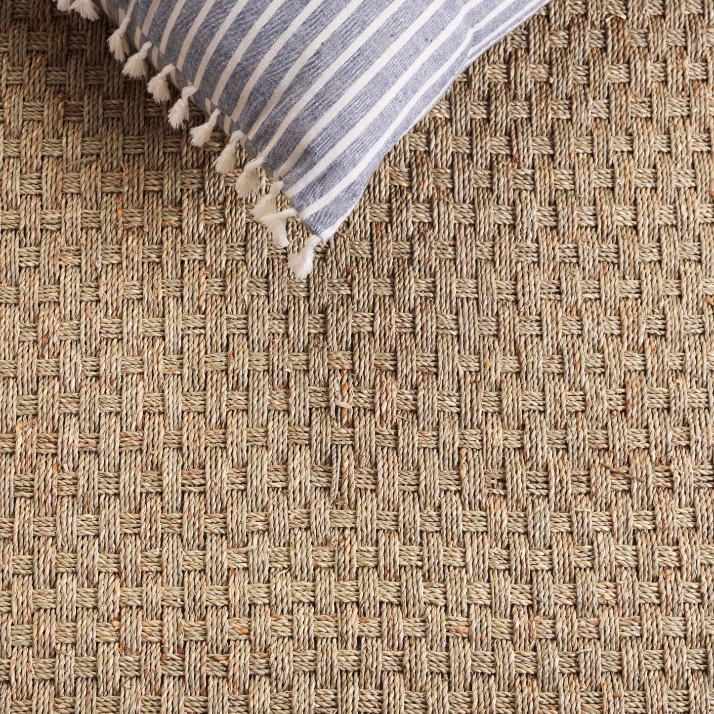 SAFAVIEH Area Rug 7' Square - Natural Fiber Collection - Natural & Beige, Seagrass, Basketweave Pattern with Border (NF114A)