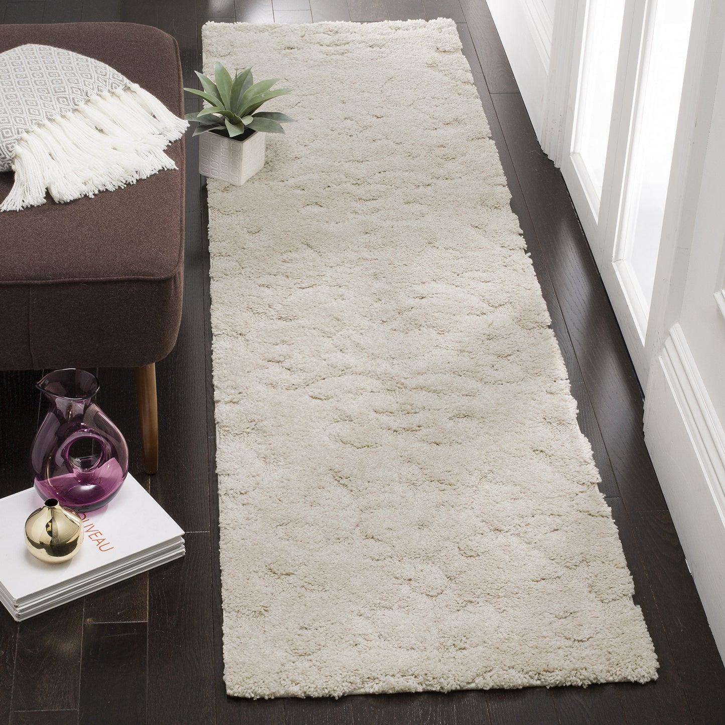 SAFAVIEH Florida Shag Collection Runner Rug - 2'3" x 8', Creme & Creme, Scroll Design, Non-Shedding & Easy Care, 1.2-inch Thick Ideal for High Traffic Areas in Living Room, Bedroom (SG470-1111)