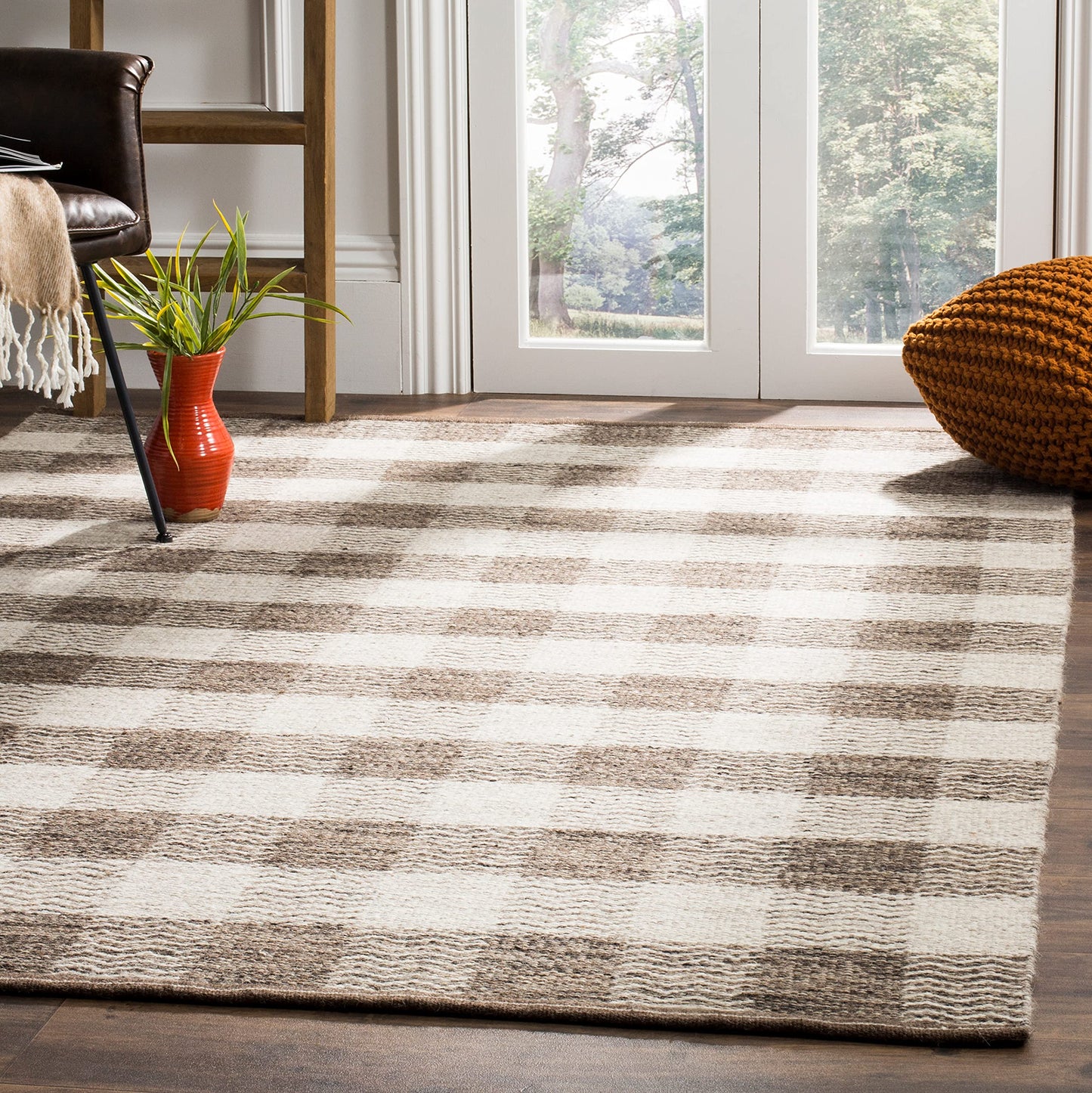 SAFAVIEH Kilim Collection Area Rug - 6' x 9', Light Grey & Brown, Flat Weave Wool Design, Ideal for The Living Room, Dining Room, Bedroom (KLM351A-6)