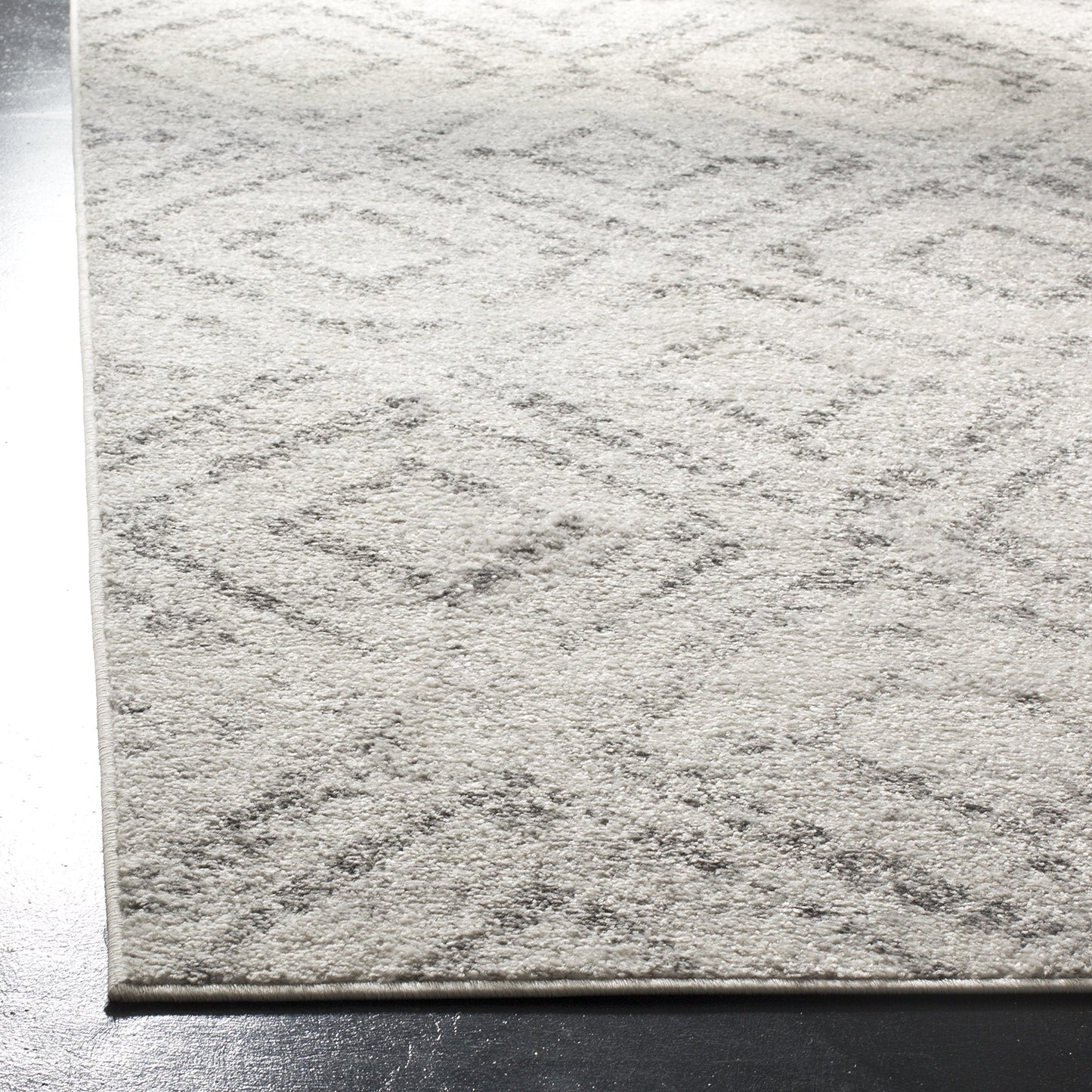 SAFAVIEH Adirondack Collection Area Rug - 8' Square, Light Grey & Grey, Modern Diamond Distressed Design, Non-Shedding & Easy Care, Ideal for High Traffic Areas in Living Room, Bedroom (ADR131C)