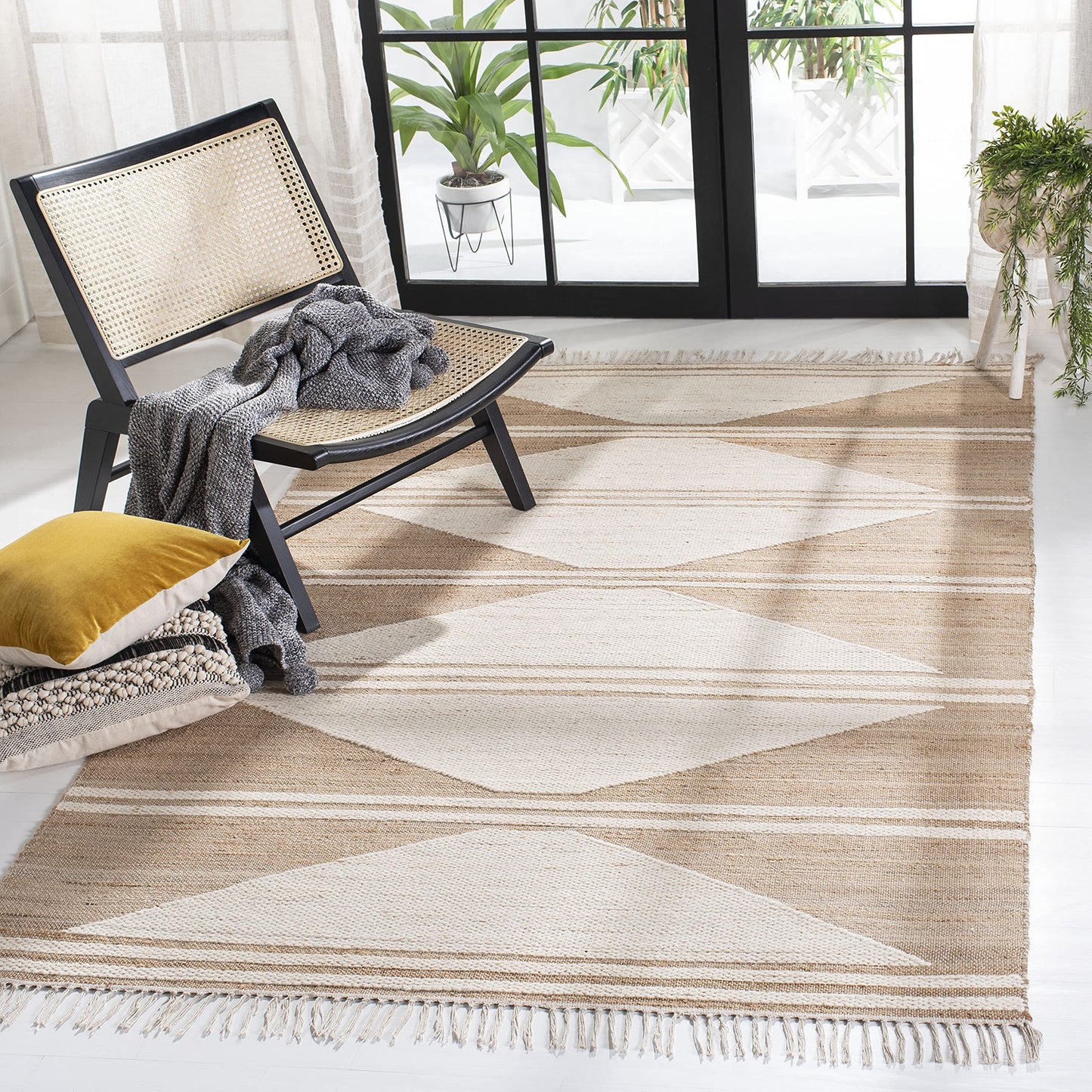 SAFAVIEH Kilim Collection Area Rug - 5' x 8', Natural & Ivory, Handmade Moroccan Boho Fringe Jute, Ideal for High Traffic Areas in Living Room, Bedroom (KLM451A)