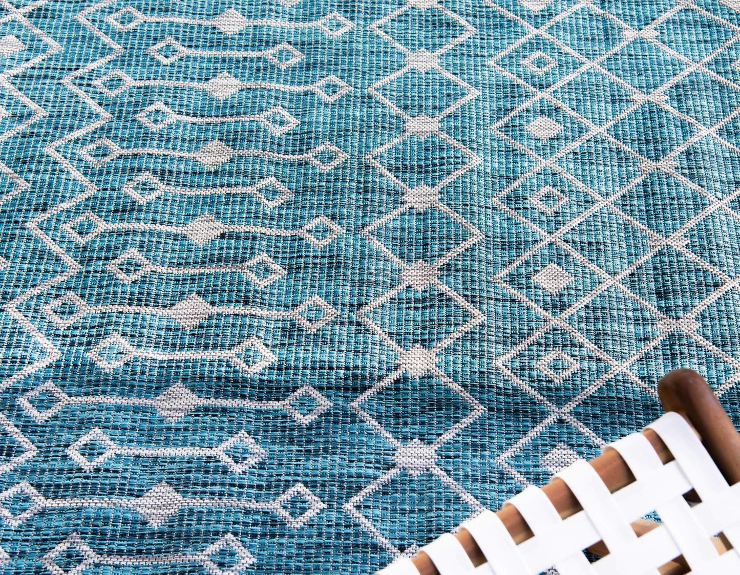 Unique Loom Outdoor Trellis Collection Area Rug - Tribal Trellis (6' 1" x 9' Rectangle, Teal/ Ivory)