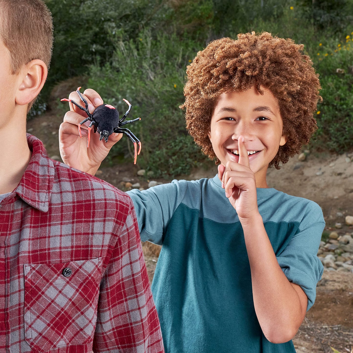 Robo Alive Crawling Spider Glow in The Dark (2 Pack) by ZURU Battery-Powered Robotic Interactive Electronic Spider Toy That Moves and Crawls, Prankst Toys for Boys, Kids, Teens