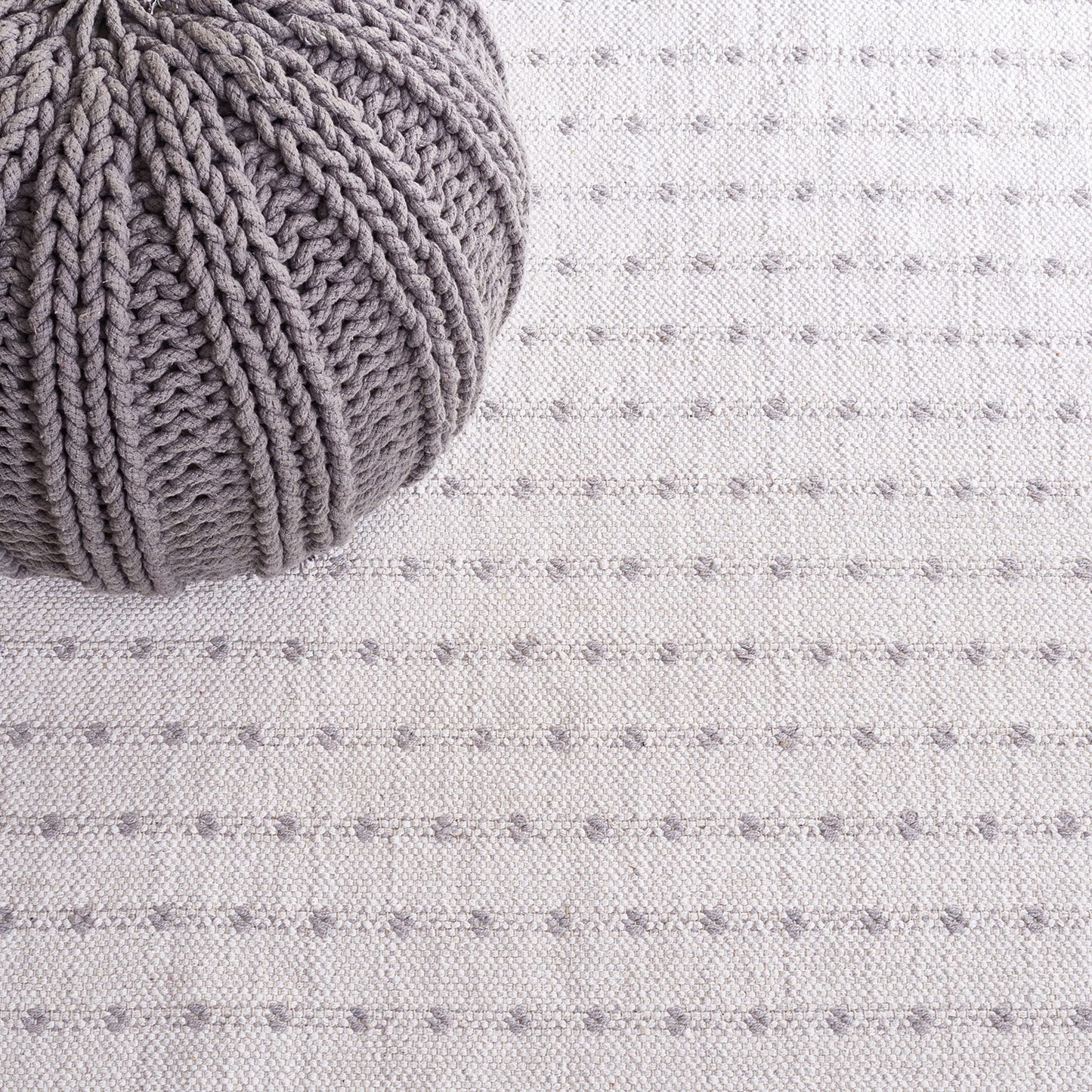 SAFAVIEH Montauk Collection Accent Rug - 4' x 6', Light Grey & Ivory, Flat Weave Cotton Design, Easy Care, Ideal for High Traffic Areas in Entryway, Living Room, Bedroom (MTK714G)