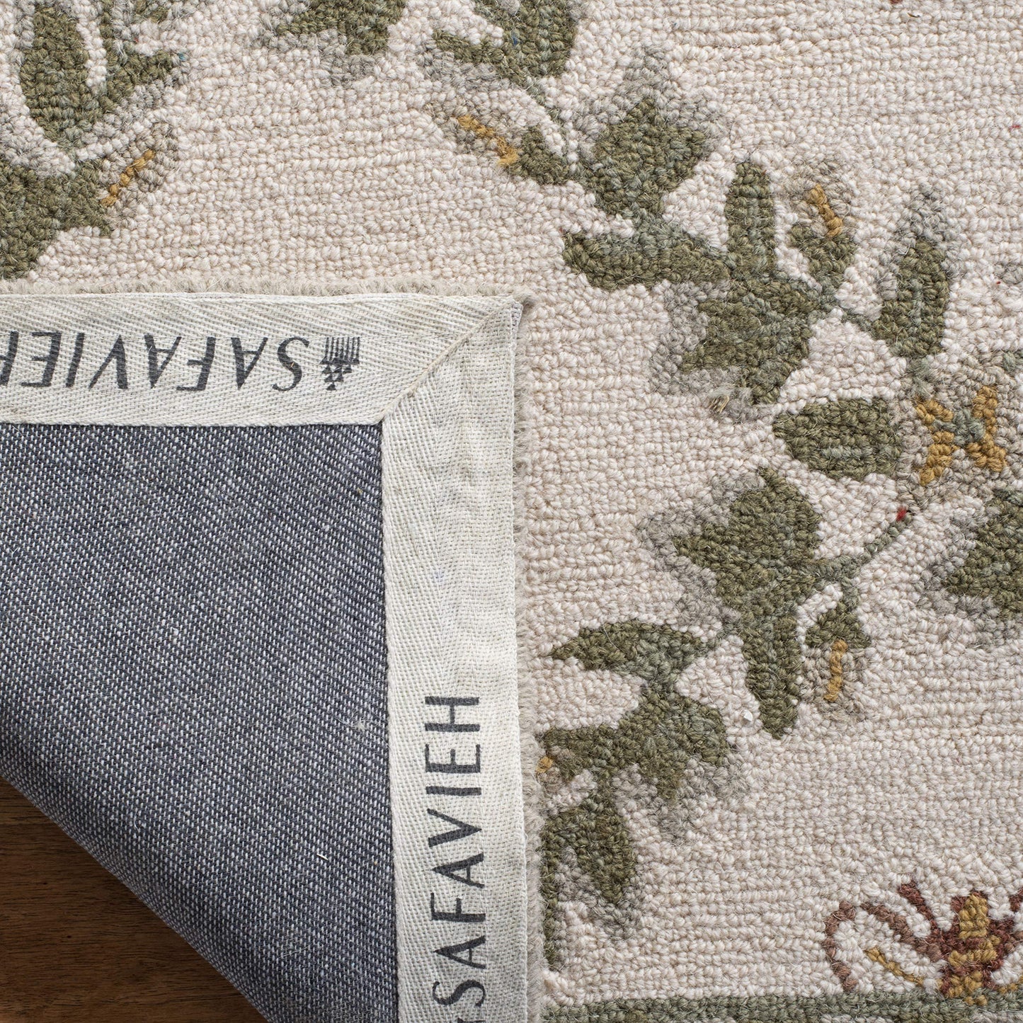 SAFAVIEH Chelsea Collection Accent Rug - 3'9" x 5'9", Ivory & Green, Hand-Hooked French Country Wool, Ideal for High Traffic Areas in Entryway, Living Room, Bedroom (HK55A)