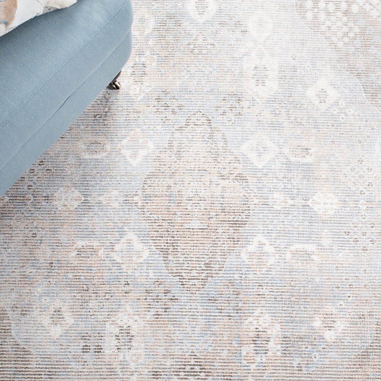 SAFAVIEH Restoration Vintage Collection Area Rug - 9' x 12', Beige & Sand, Handmade Distressed Wool & Viscose, Ideal for High Traffic Areas in Living Room, Bedroom (RVT703B)