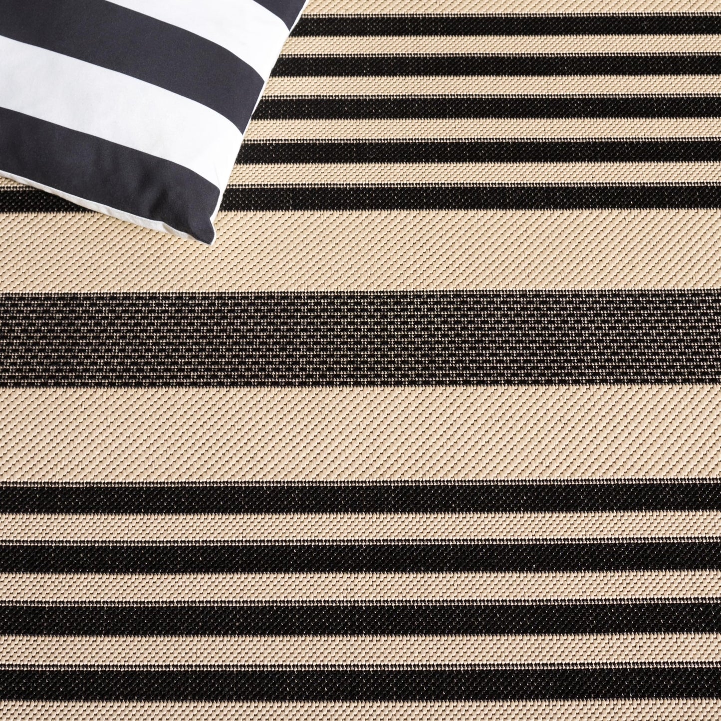 SAFAVIEH Washable Rug Outdoor Courtyard Collection - 2'7" x 5', Black & Bone, Non-Shedding & Easy Cleaning, Ideal for Patio, Backyard, Mudroom (CY6062-216)