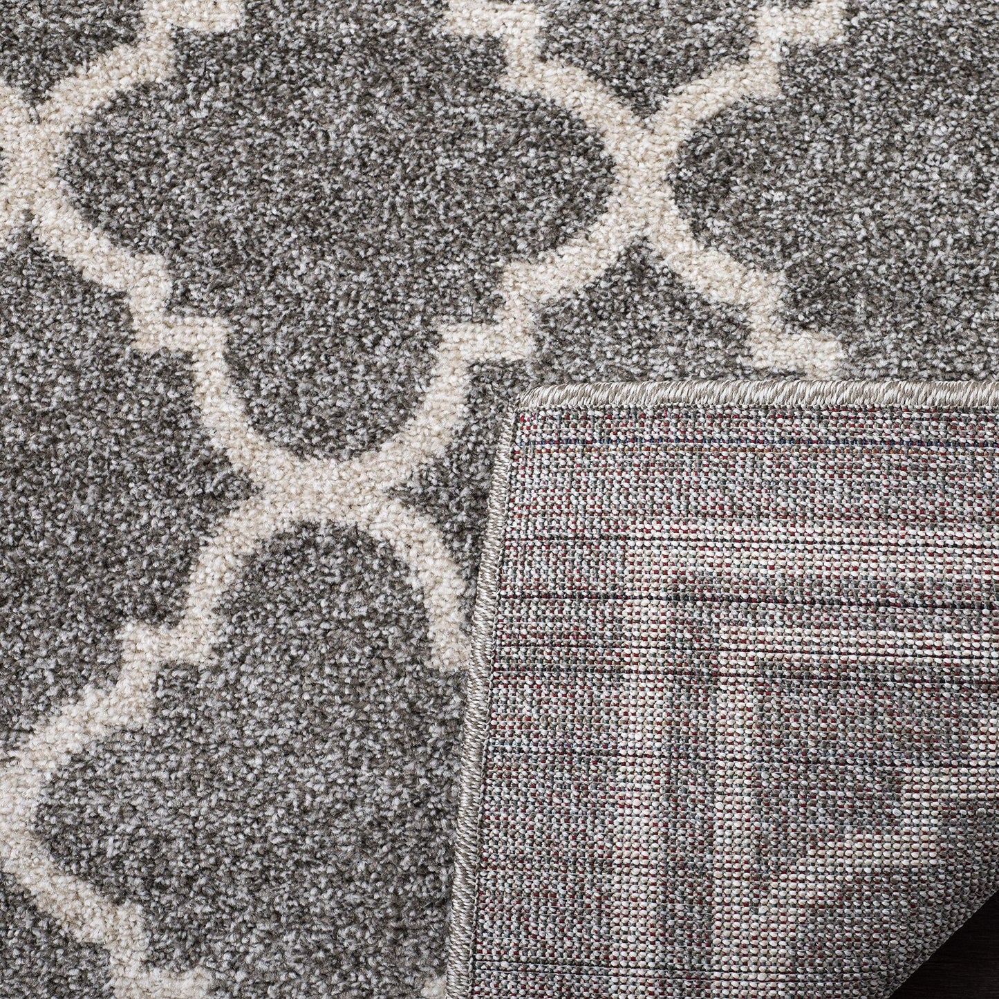 SAFAVIEH Amherst Collection Accent Rug - 4' x 6', Dark Grey & Beige, Moroccan Trellis Design, Non-Shedding & Easy Care, Ideal for High Traffic Areas in Entryway, Living Room, Bedroom (AMT422R)