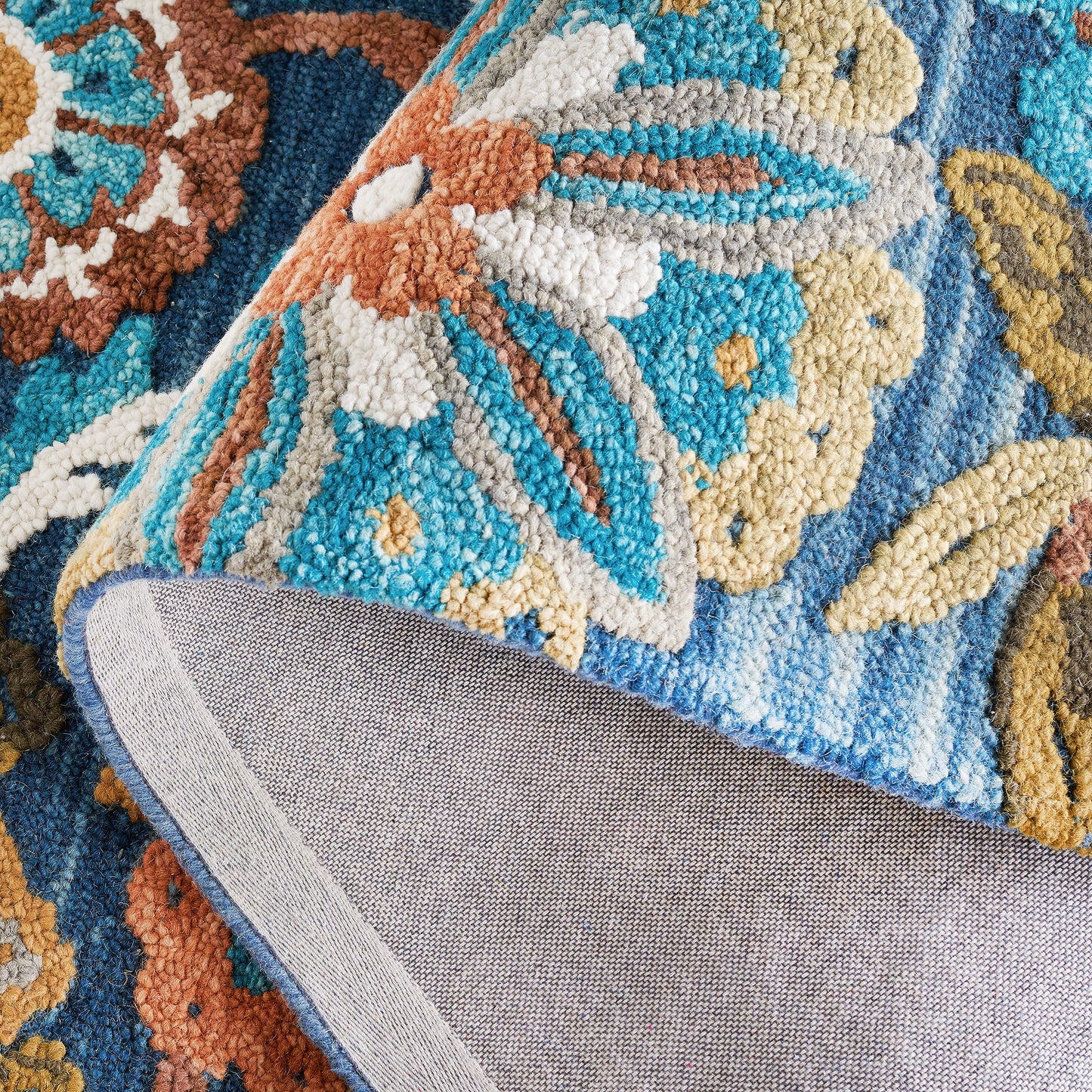 SAFAVIEH Blossom Collection Area Rug - 6' x 9', Blue & Ivory, Handmade Wool, Floral Design, Ideal for High Traffic Areas in Living Room, Bedroom, Dining (BLM409M-6)
