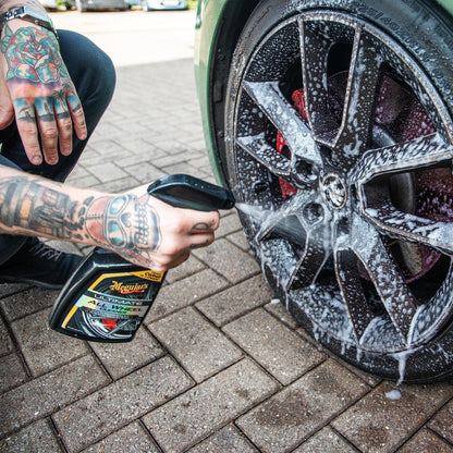 Meguiar's Deluxe Car Care Kit V2 - Complete Cleaning Kit with Storage Bag - Wash, Wax, Window & Wheel Detailing - DELKITV2